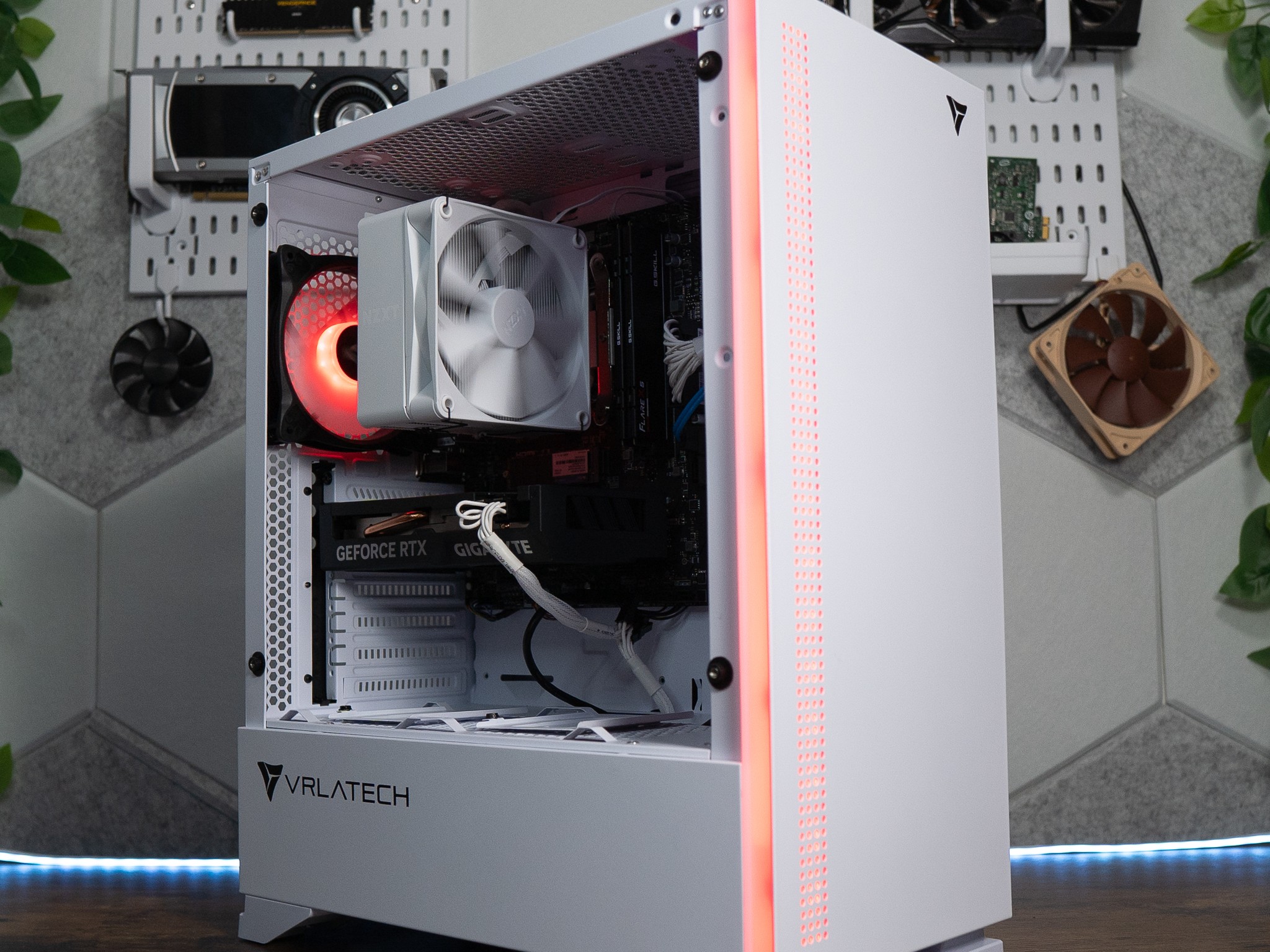 🌨🌨 | GIGABYTE RTX 4060 | RYZEN 5 8400F | 32GB DDR5 RAM | 1.5TB | Arctic Snow