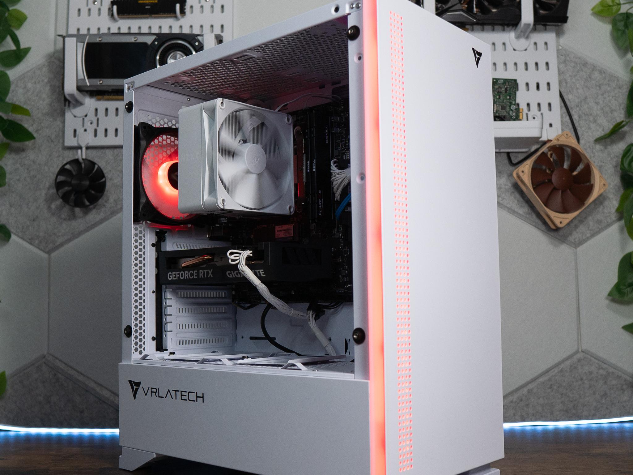 🌨🌨 | GIGABYTE RTX 4060 | RYZEN 5 8400F | 32GB DDR5 RAM | 1.5TB | Arctic Snow