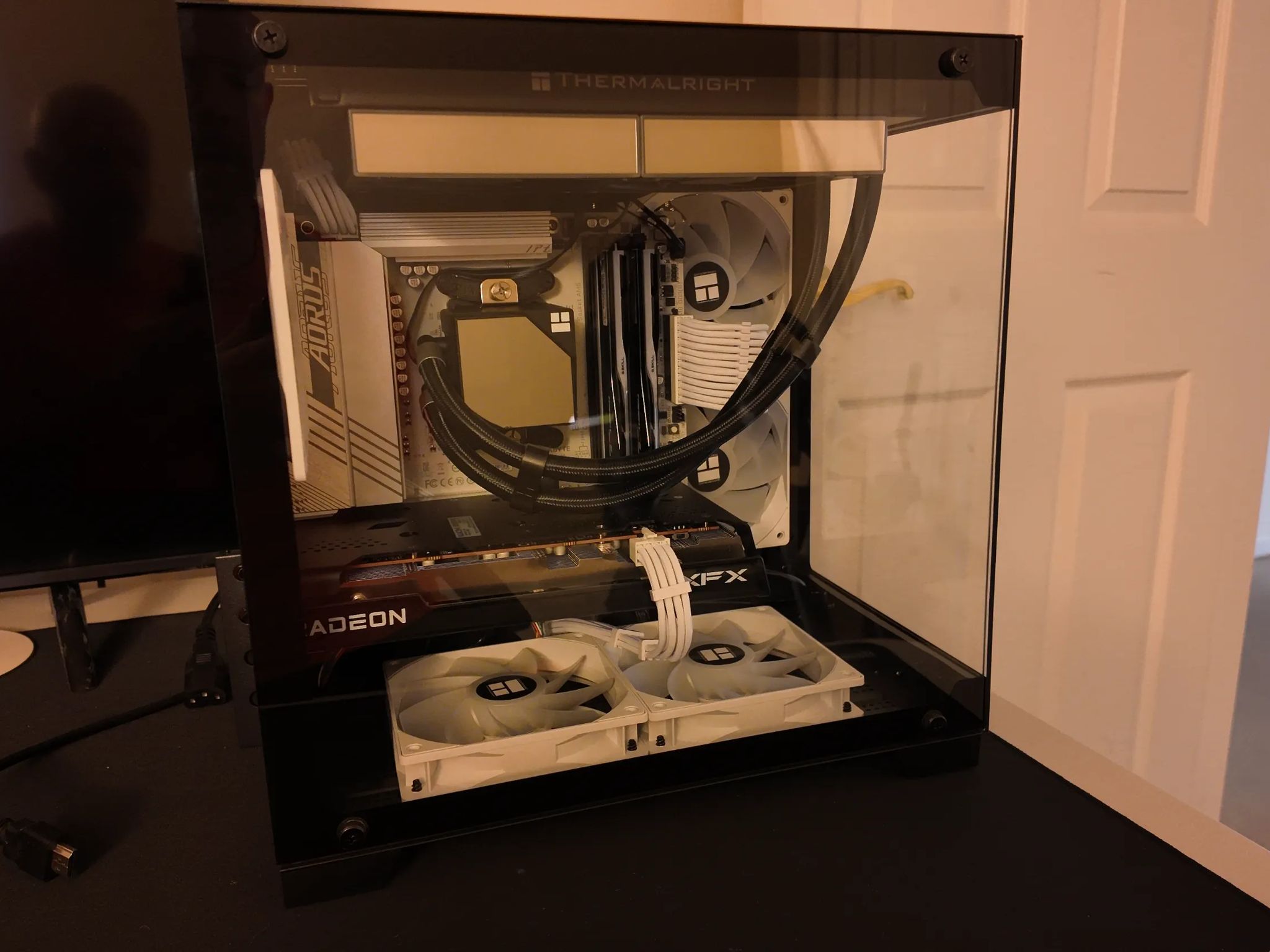 Micro ATX Gaming PC Ryzen 7 7800X3D XFX Radeon 7600 G.Skill 48gb 6400MT 1TB SSD