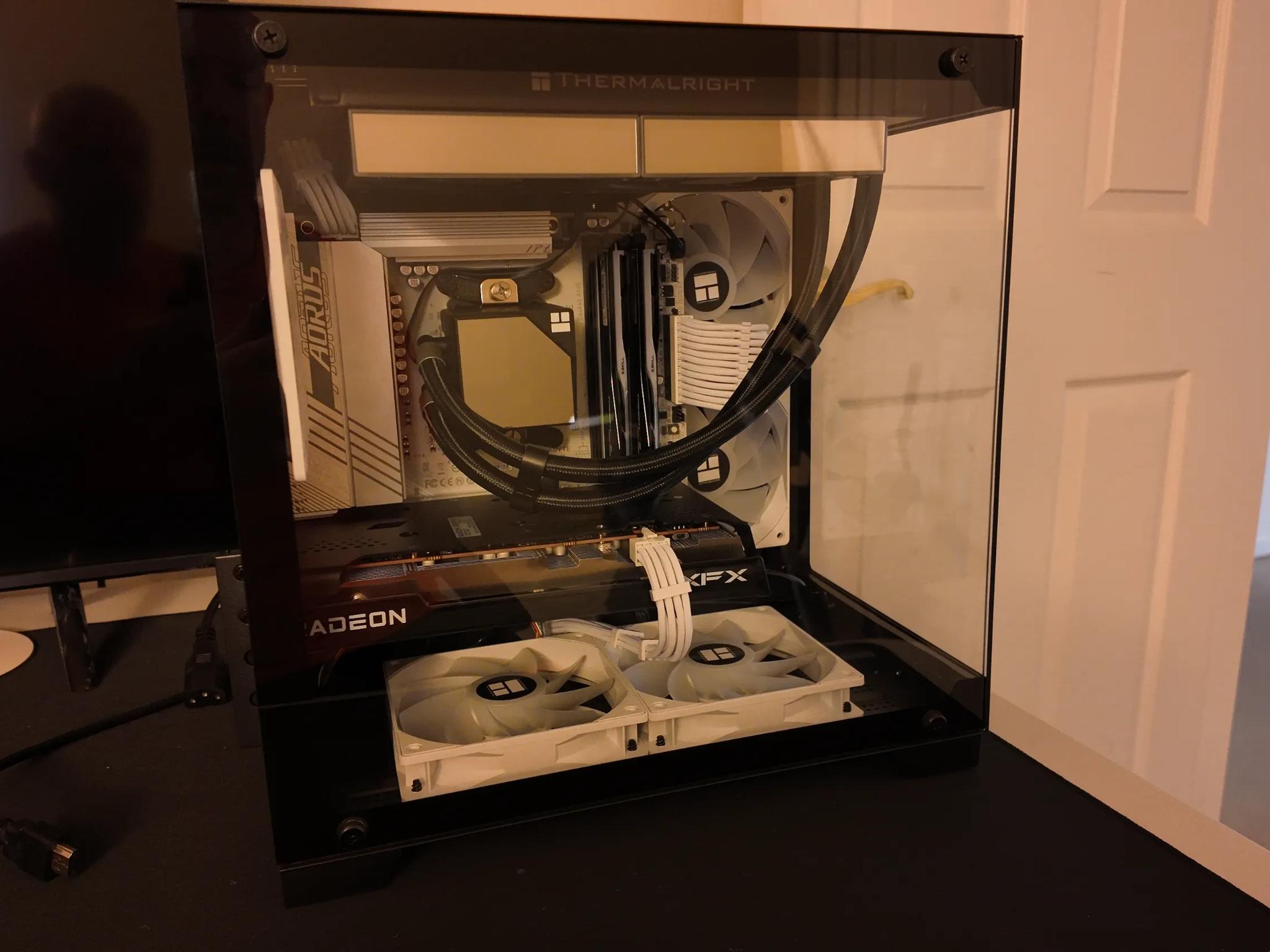Micro ATX Gaming PC Ryzen 7 7800X3D XFX Radeon 7600 G.Skill 48gb 6400MT 1TB SSD