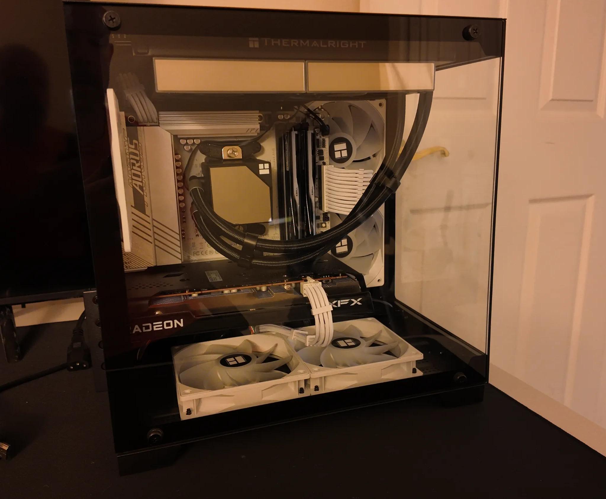 Micro ATX Gaming PC Ryzen 7 7800X3D XFX Radeon 7600 G.Skill 48gb 6400MT 1TB SSD