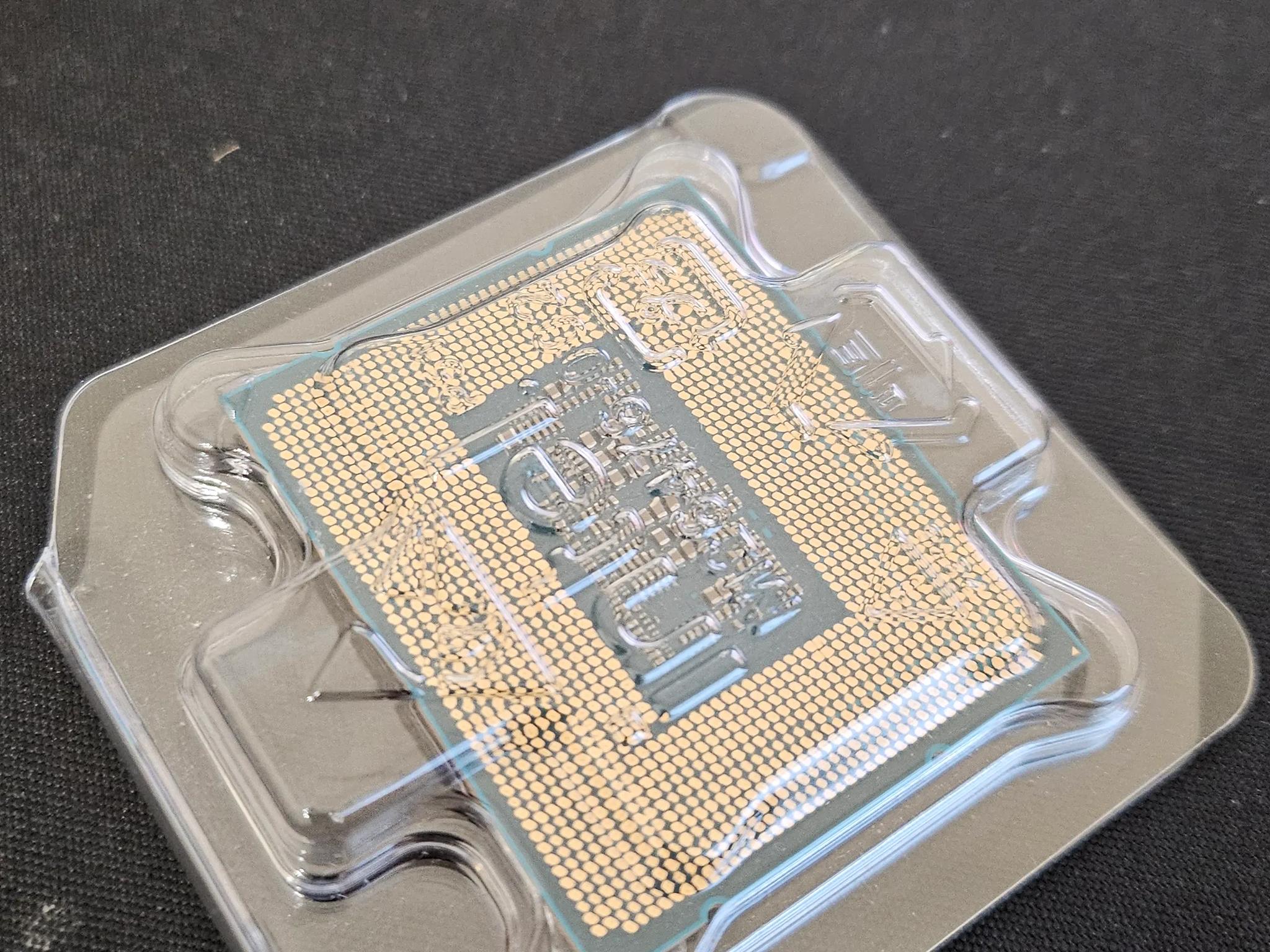 Intel i5-12400F
