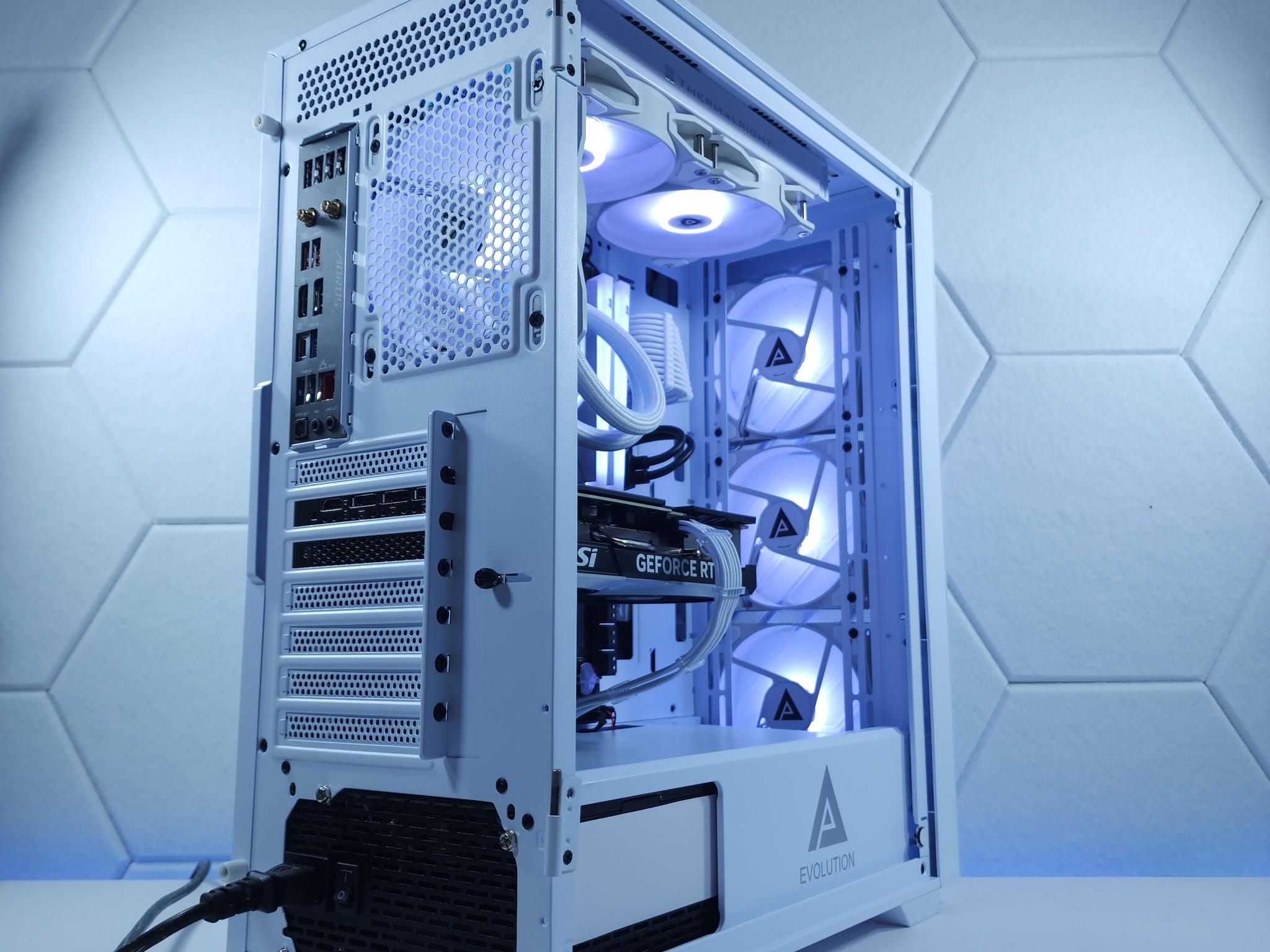 🤍🤍1440p Gaming | RTX 4070 Ti 12GB | Core i5 12600KF | 32GB 5600MHz DDR5 | 2TB NVMe SSD Gen 4