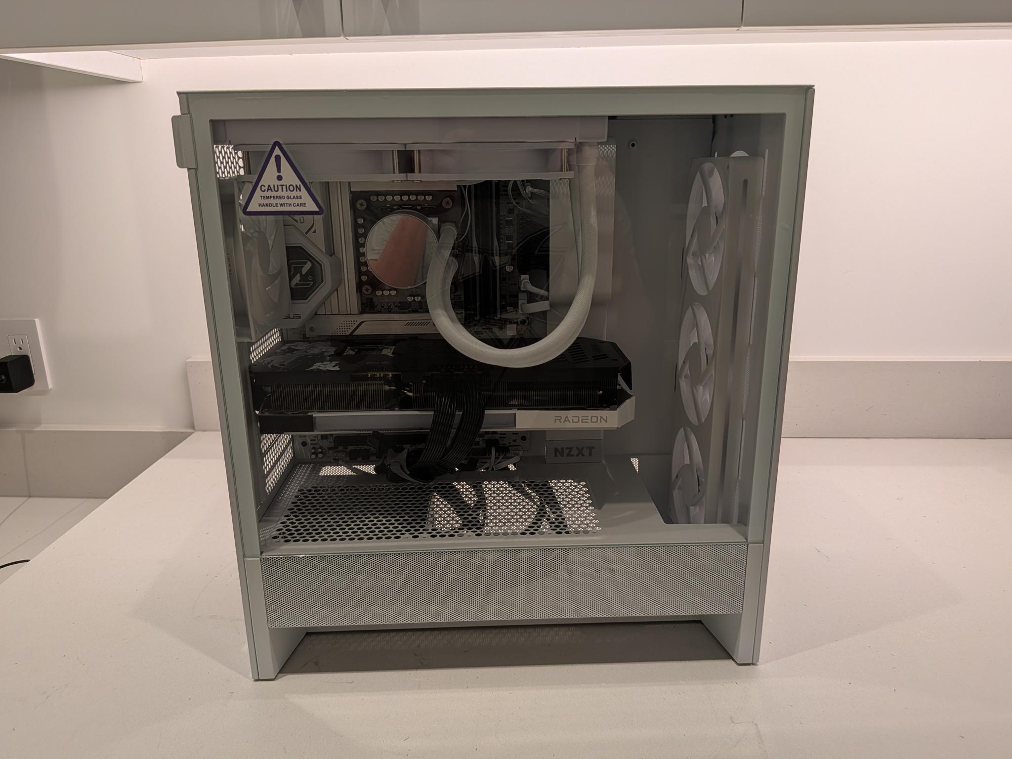 4K Reva 🐺 - RX 9070 XT, Intel Core Ultra 7 265KF, 32 GB DDR5, 2 TB Gen 4 NVME, RGB, Liquid Cooled
