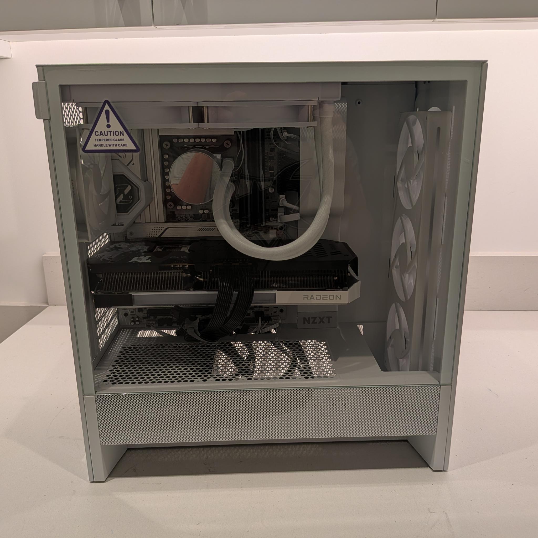4K Reva 🐺 - RX 9070 XT, Intel Core Ultra 7 265KF, 32 GB DDR5, 2 TB Gen 4 NVME, RGB, Liquid Cooled