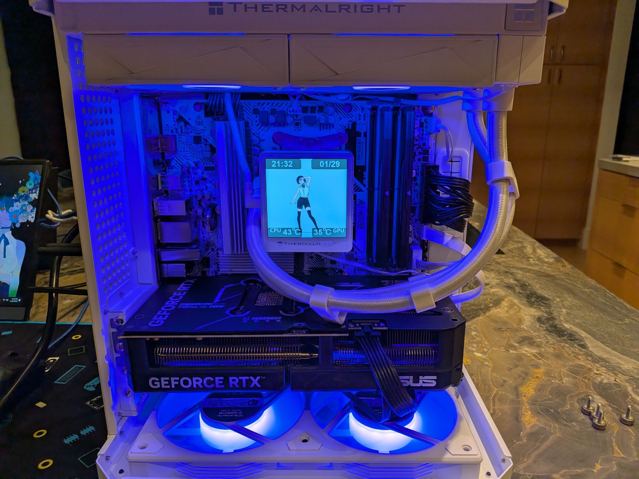 Bomb Devil Snow - RTX 5070, Ryzen 5 9600X, 32 GB DDR5 RAM, 2 TB Gen 5 NVME, RGB, Liquid Cooled