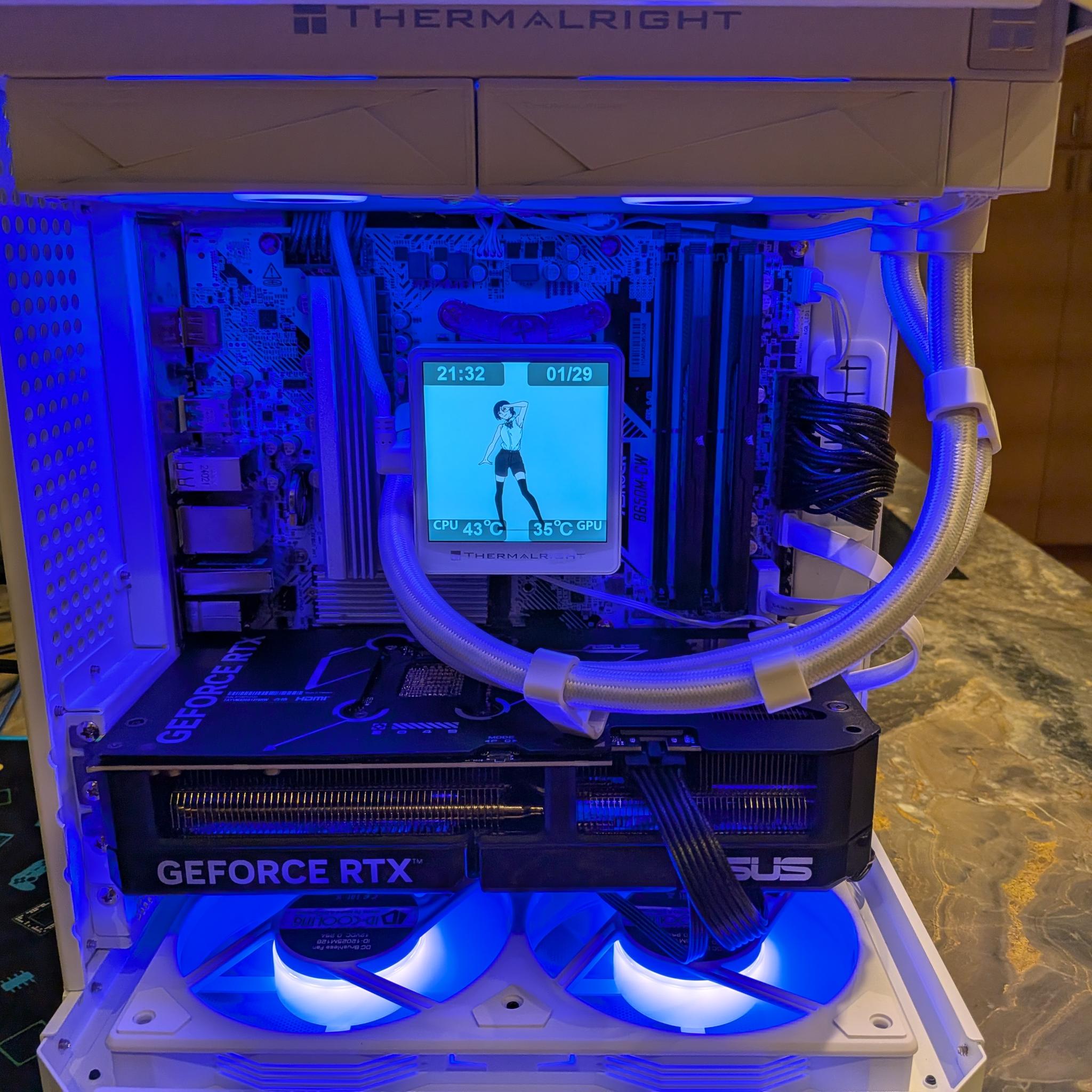 Bomb Devil Snow - RTX 5070, Ryzen 5 9600X, 32 GB DDR5 RAM, 2 TB Gen 5 NVME, RGB, Liquid Cooled