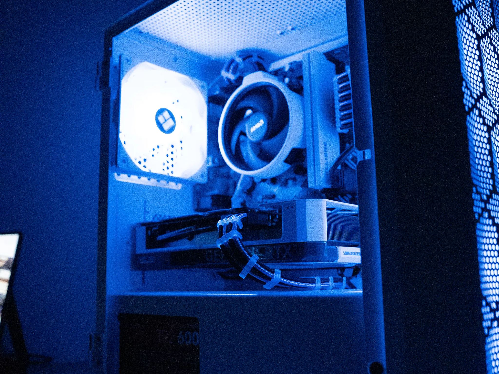 ❄️🌨 | ASUS RTX 4060 | RYZEN 5 5500 | 16GB DDR4 RAM | 1TB | Arctic Freeze 4.0