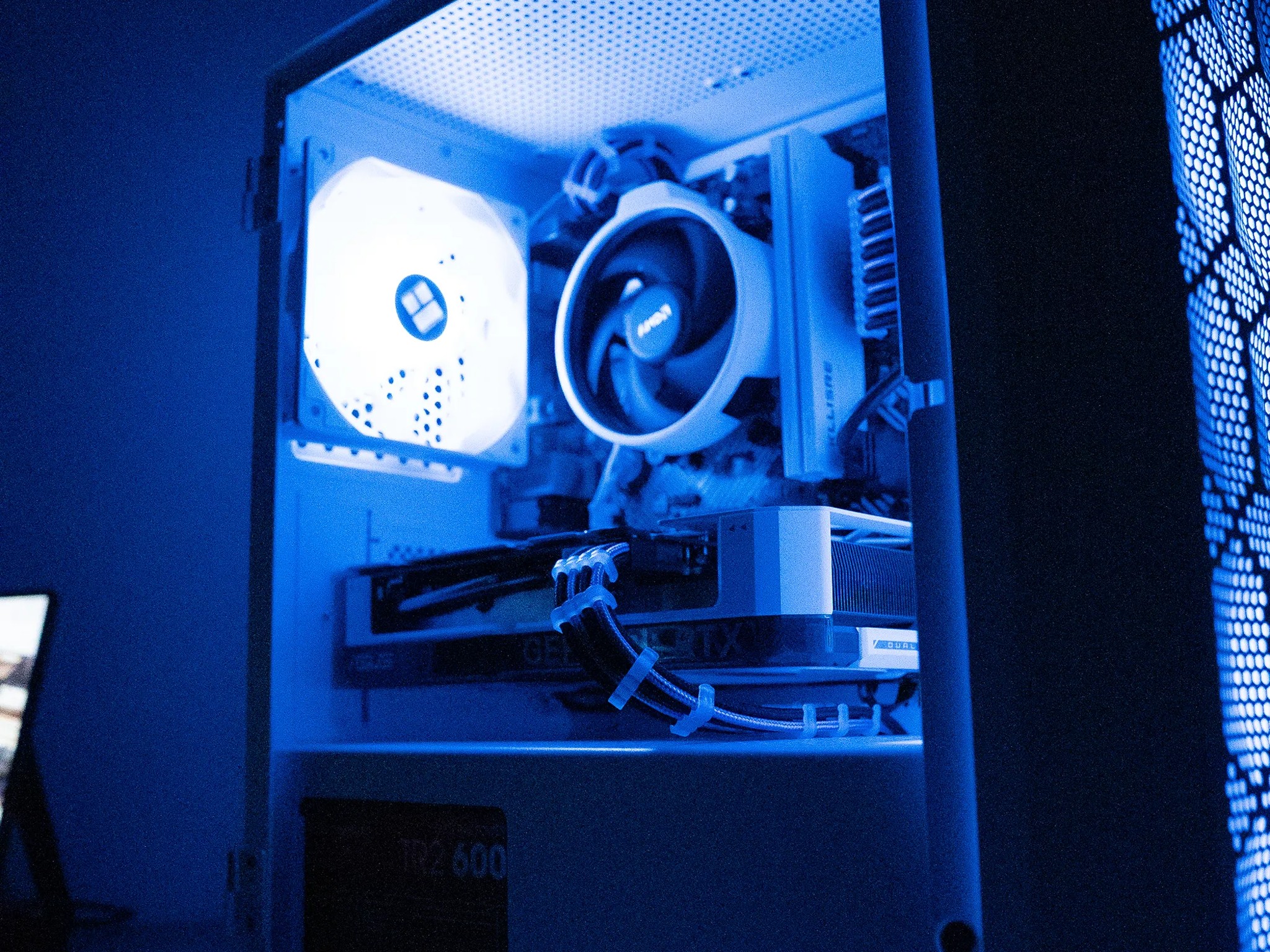 ❄️🌨 | ASUS RTX 4060 | RYZEN 5 5500 | 16GB DDR4 RAM | 1TB | Arctic Freeze 4.0