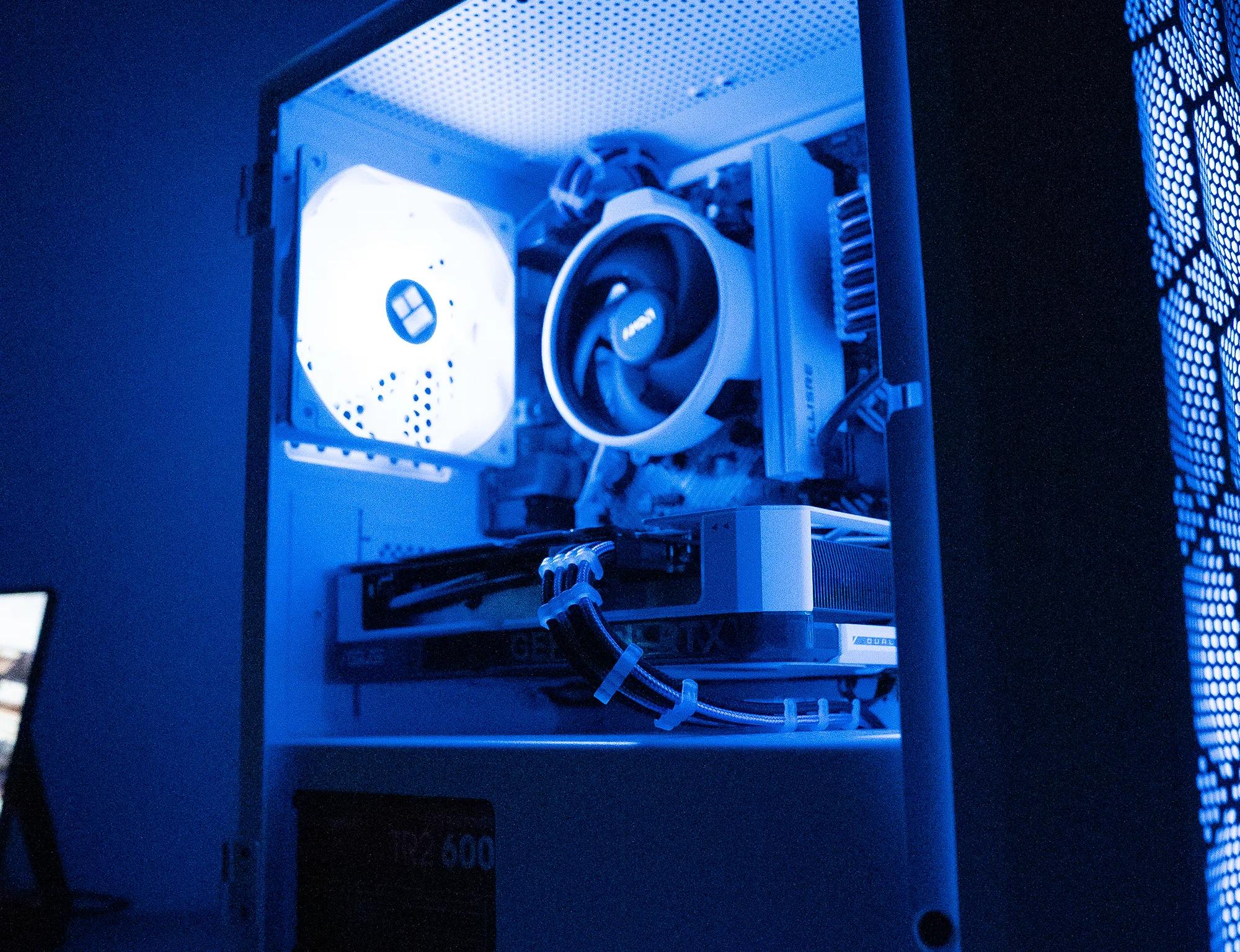 ❄️🌨 | ASUS RTX 4060 | RYZEN 5 5500 | 16GB DDR4 RAM | 1TB | Arctic Freeze 4.0