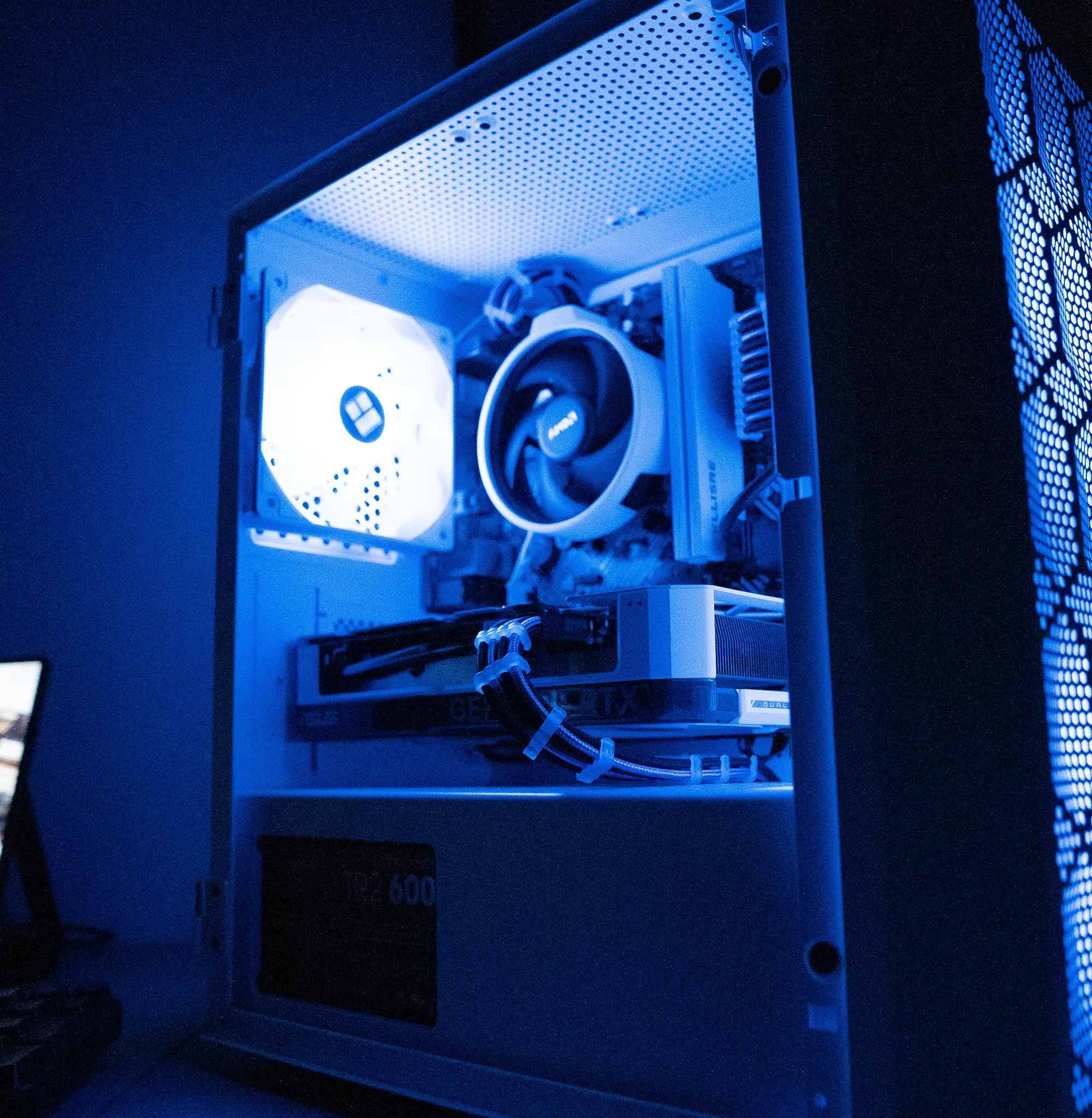 ❄️🌨 | ASUS RTX 4060 | RYZEN 5 5500 | 16GB DDR4 RAM | 1TB | Arctic Freeze 4.0