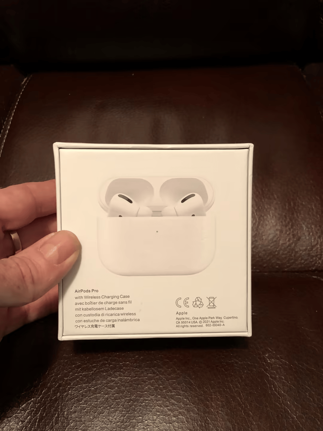 New Apple AirPods Pro w/ mag.case 