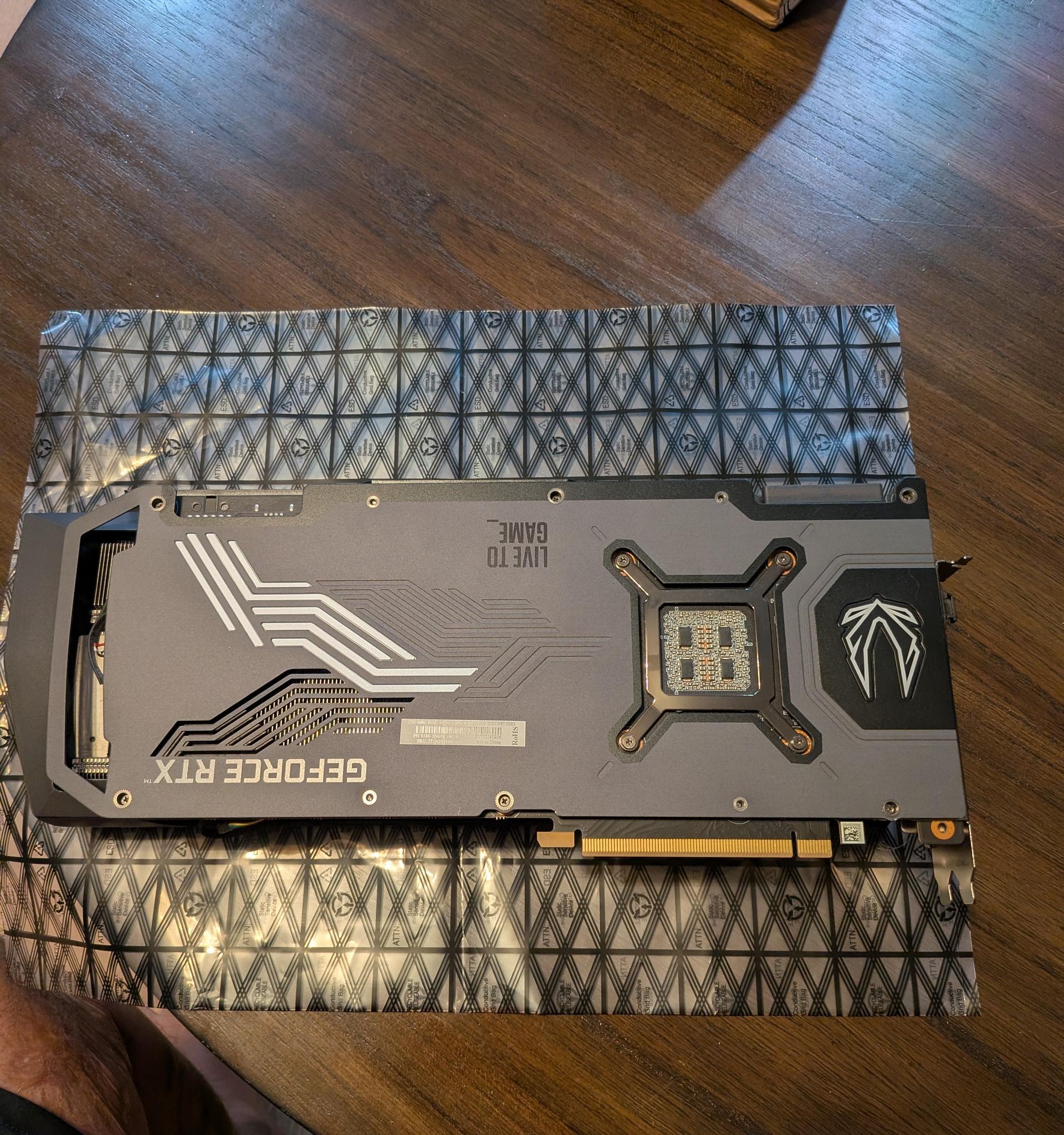 ZOTAC GeForce RTX 3090 Ti AMP Extreme Holo