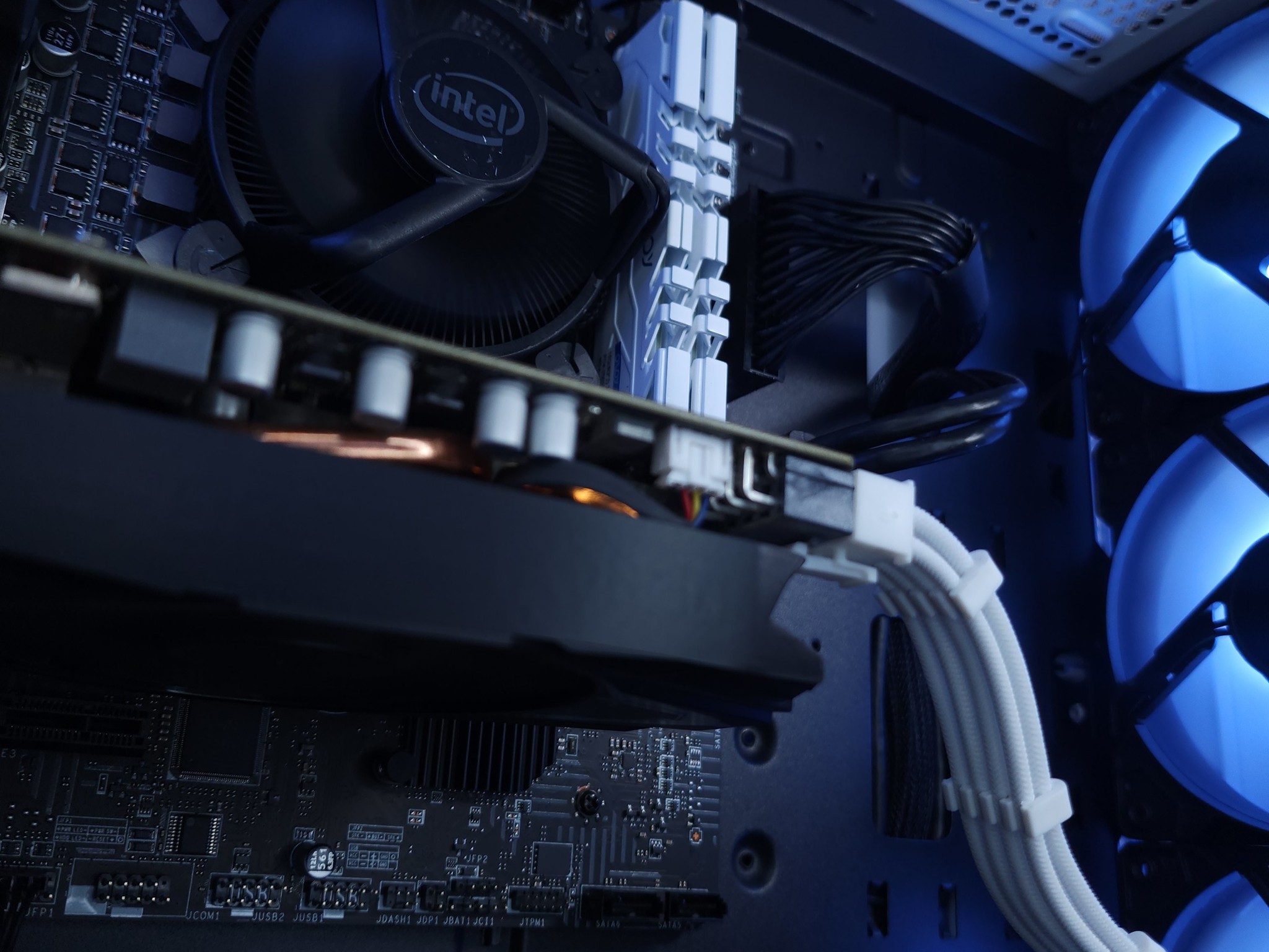 💙🤍GTX 1660 | i3 10100F | 16GB 3200MHz | 512GB NVMe