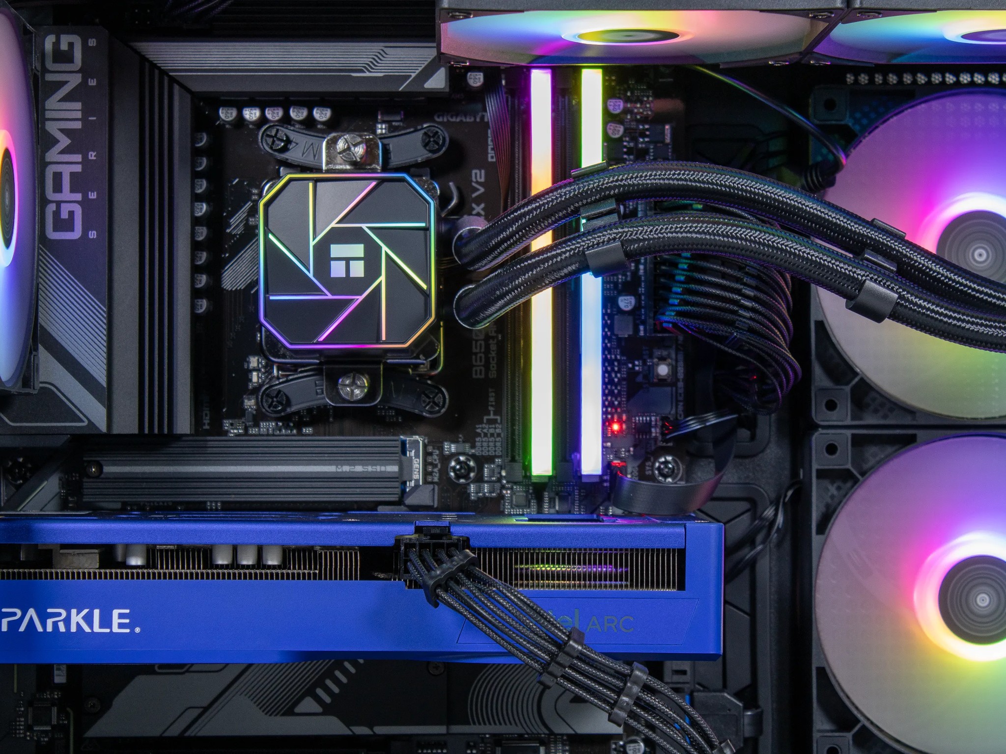 Ultra Units: Intel Arc B570 | Ryzen 5 7600X | 32gb | 80+ GOLD | 1 TB | RGB