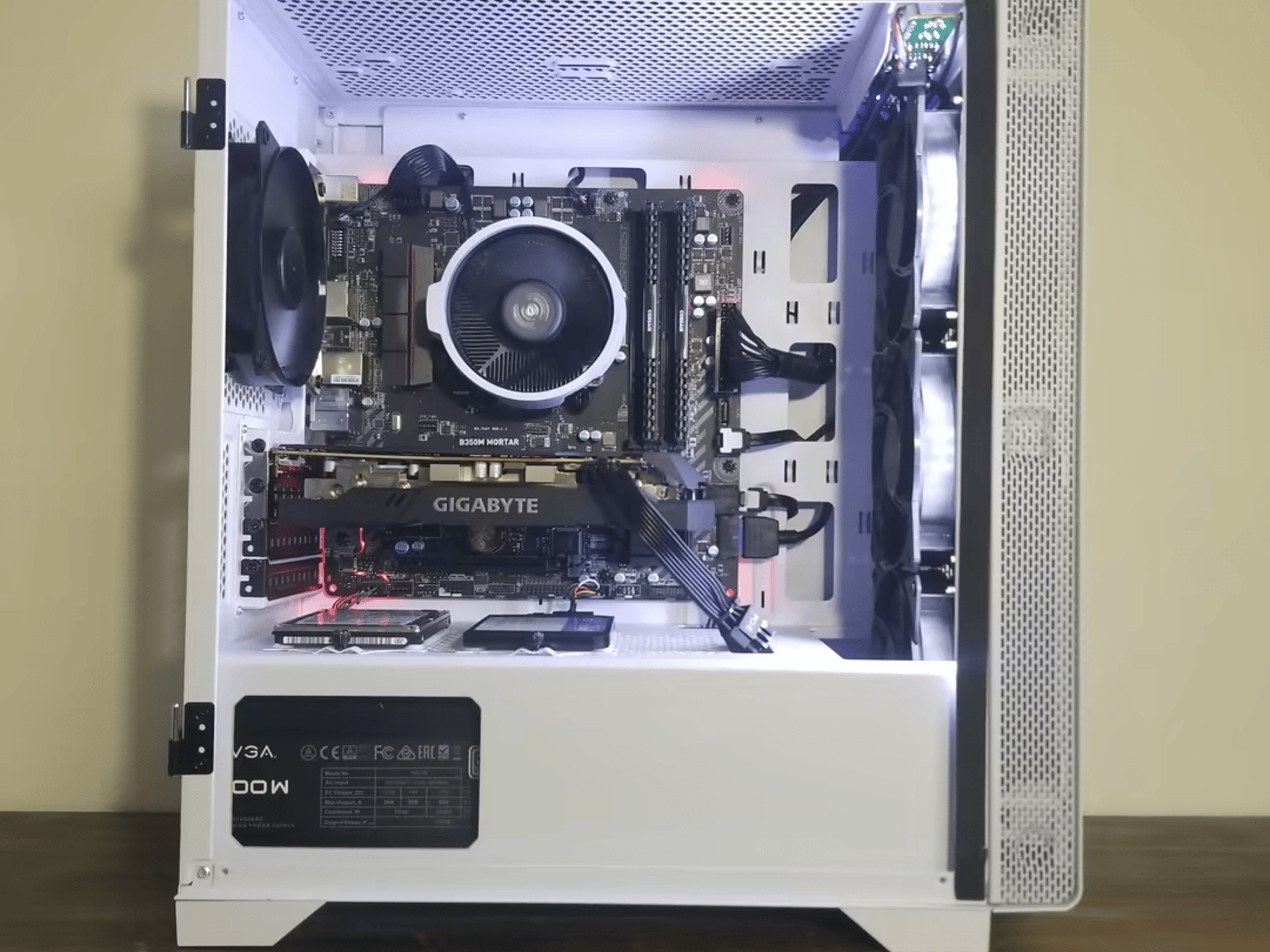 AMD Ryzen 5 2600X // AMD Radeon RX 5500XT 8GB // Corsair LPX 2x8 16GB 2400MHz