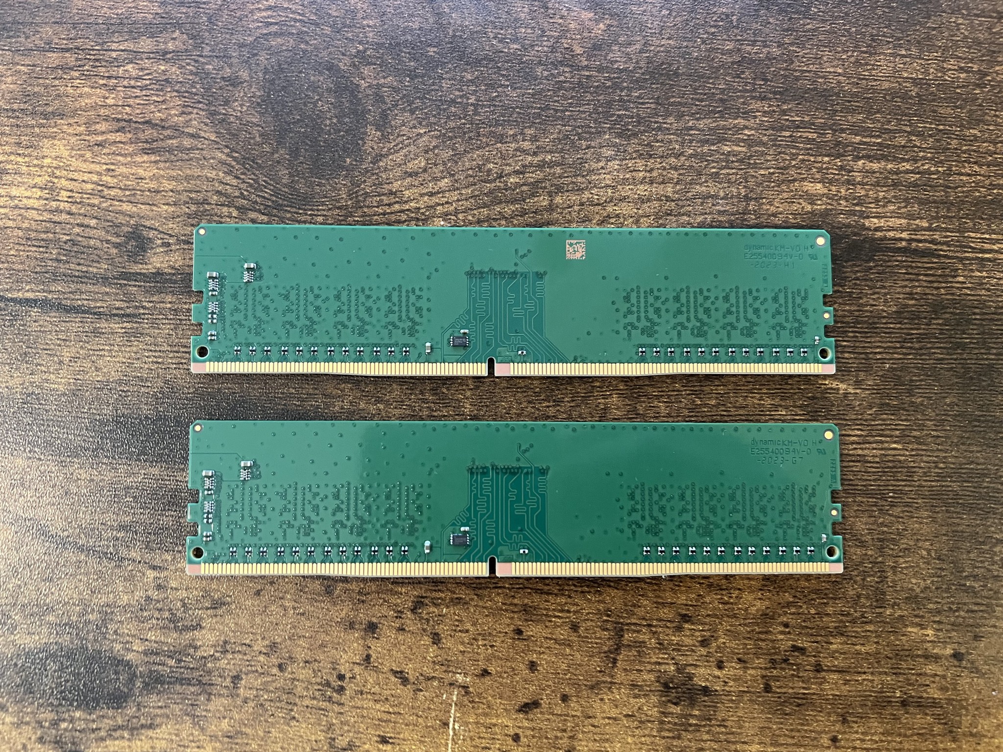 16GB (2x8GB) DDR4-2400MT/s CL17 Crucial RAM Memory