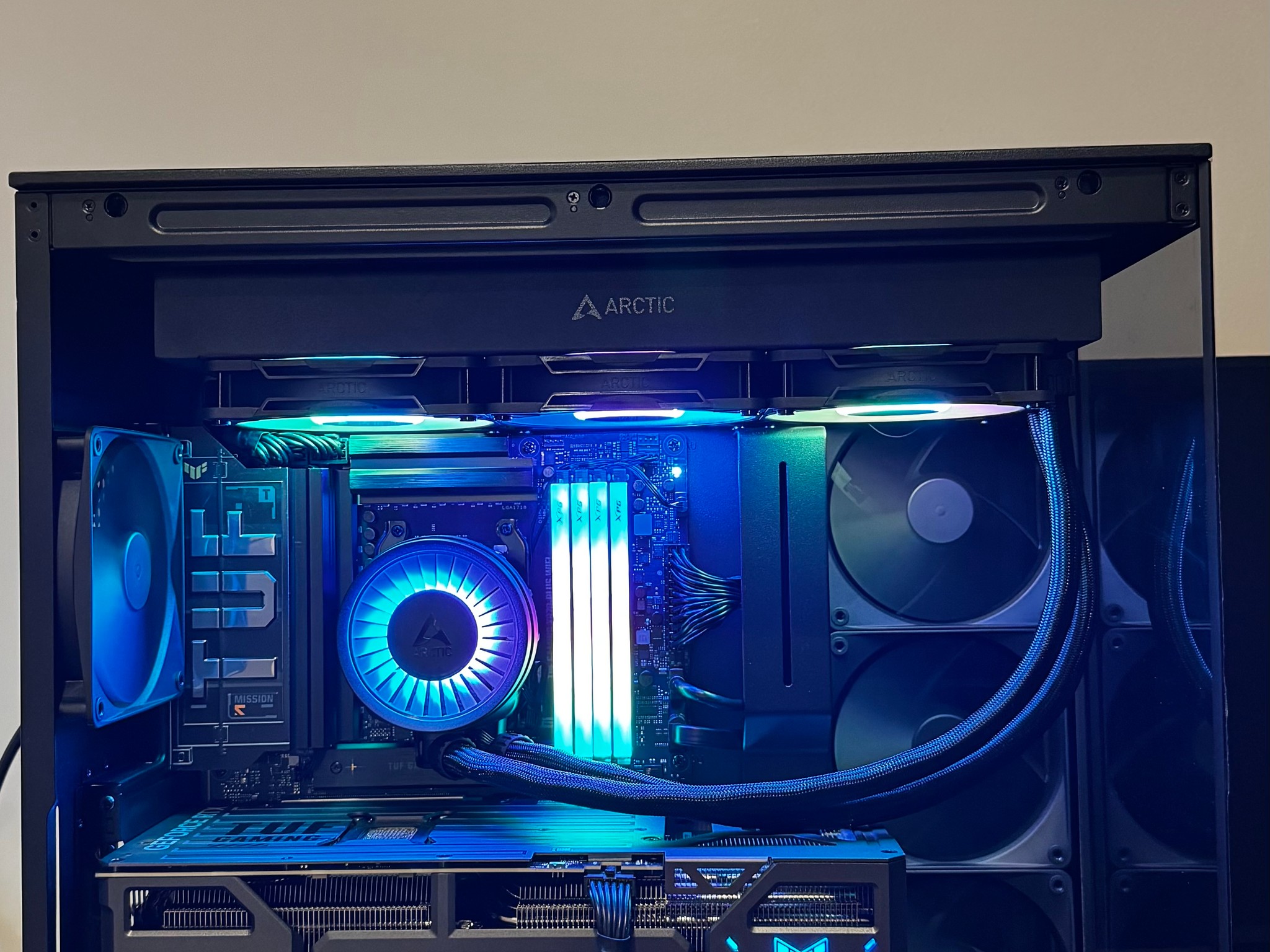 H9 FLOW/Ryzen 9800x3D/ASUS TUF GAMING 5070 OC/64GB DDR5/4tb NVME/(Free gaming monitor with purchase)