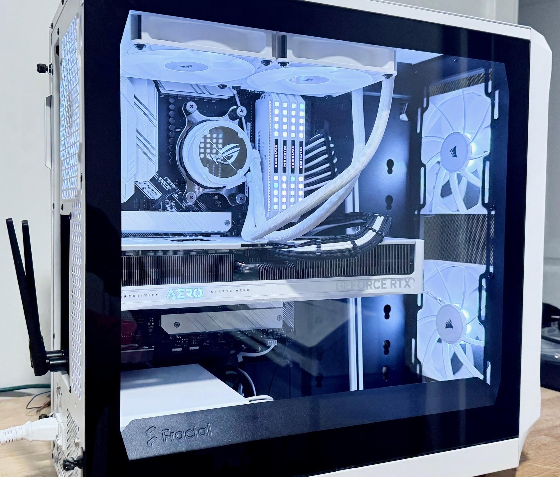 Gaming PC Monochrome RTX 5070 OC 12GB