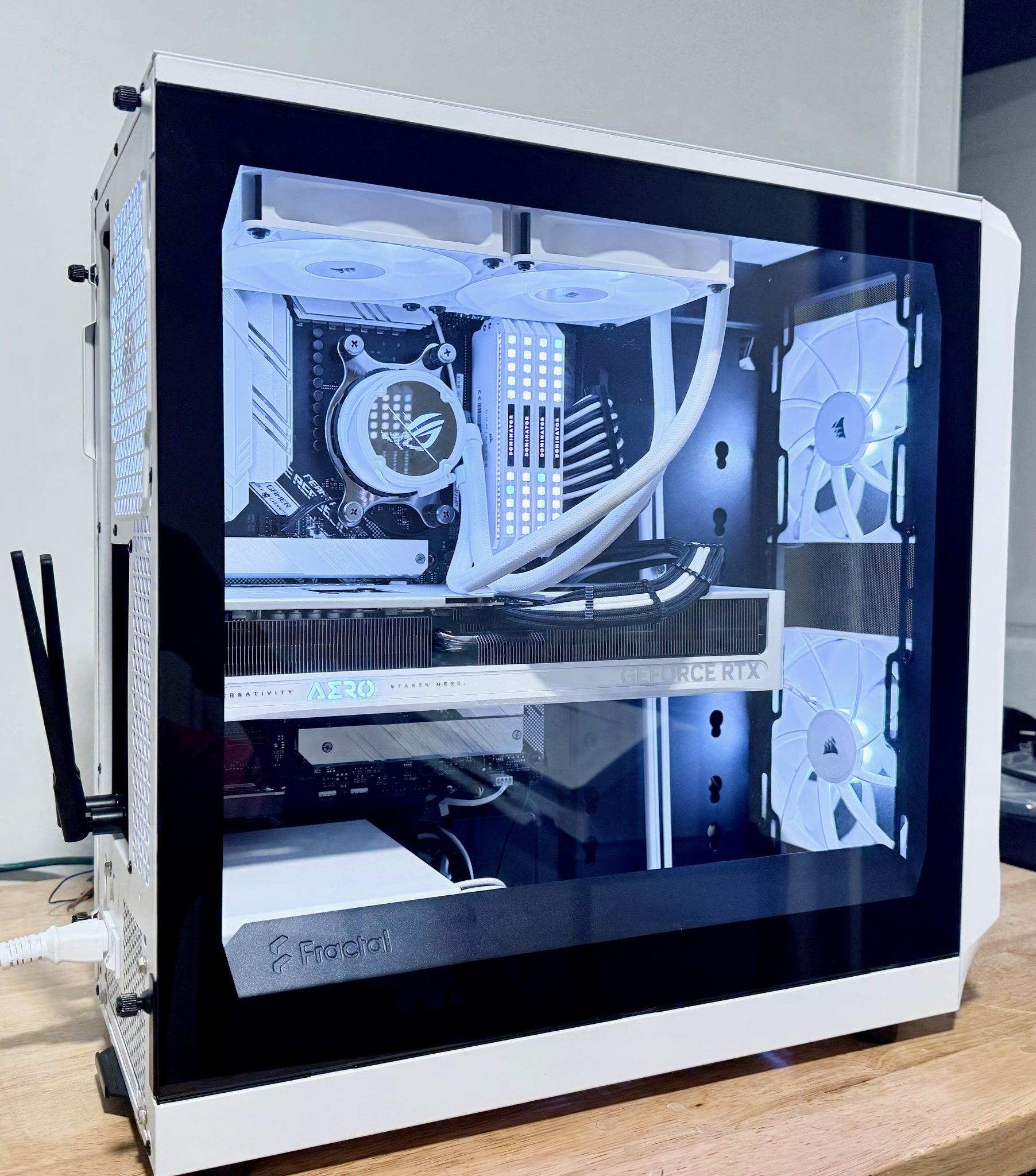 Gaming PC Monochrome RTX 5070 OC 12GB
