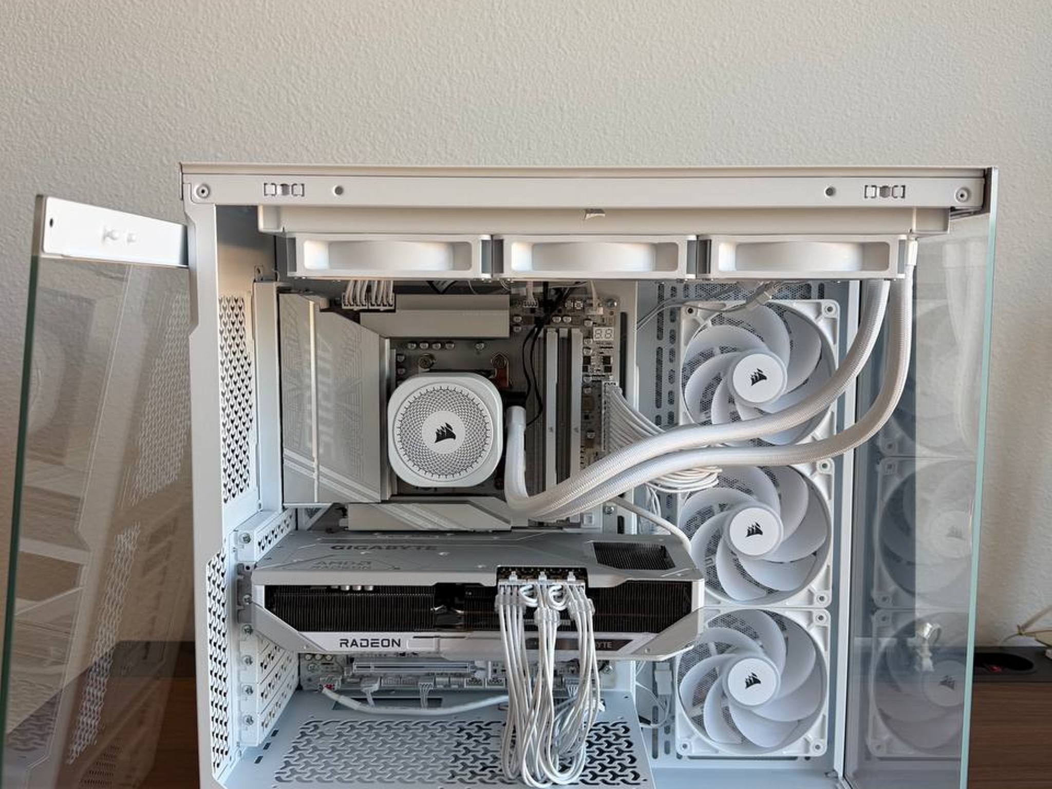 High-End Gaming PC - AMD Ryzen 7 9800X3D / AMD RX 9070 XT / 32GB DDR5 RAM