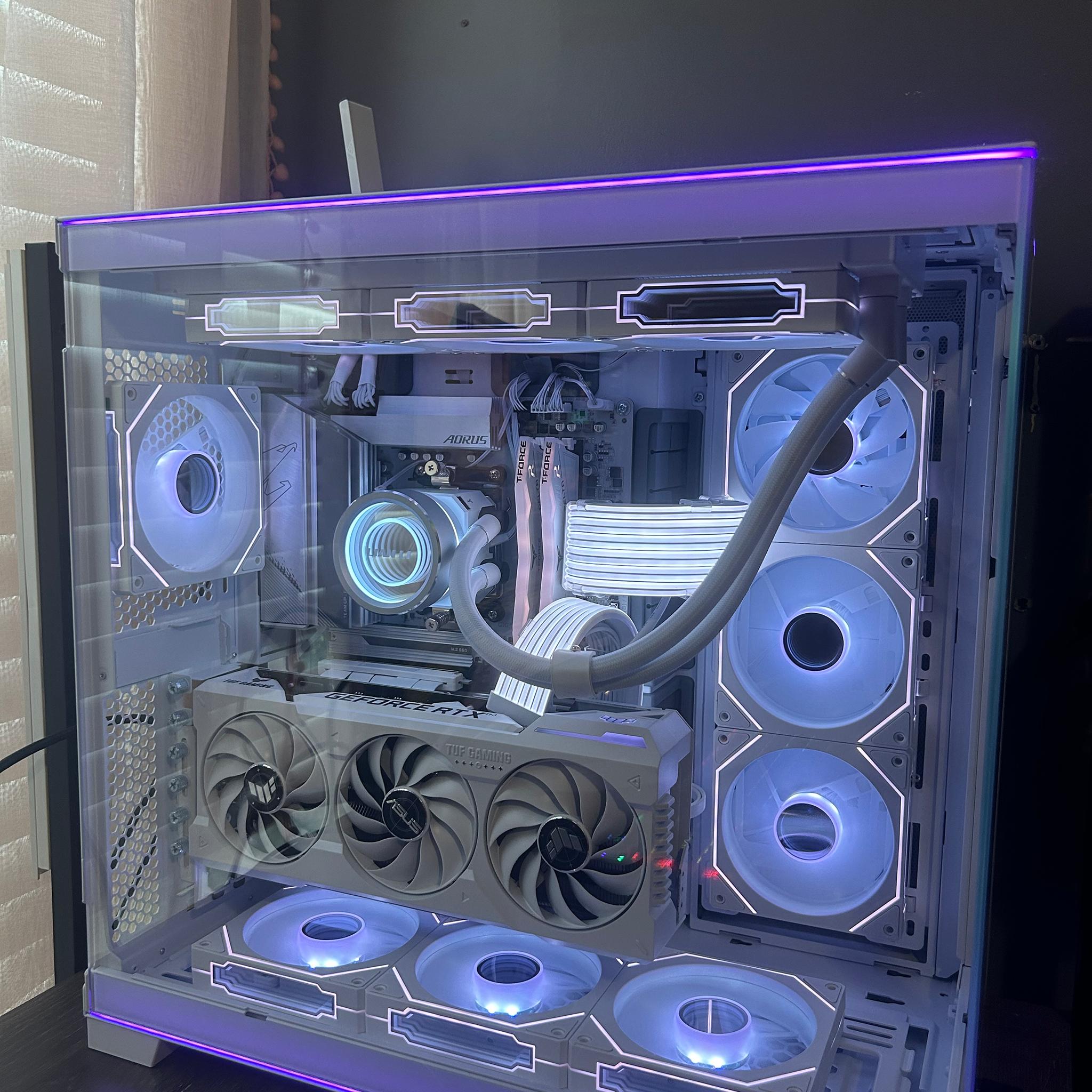 4070 ti super, 7900x, 32GB ram, 2TB Nvme, lian li all white pc build