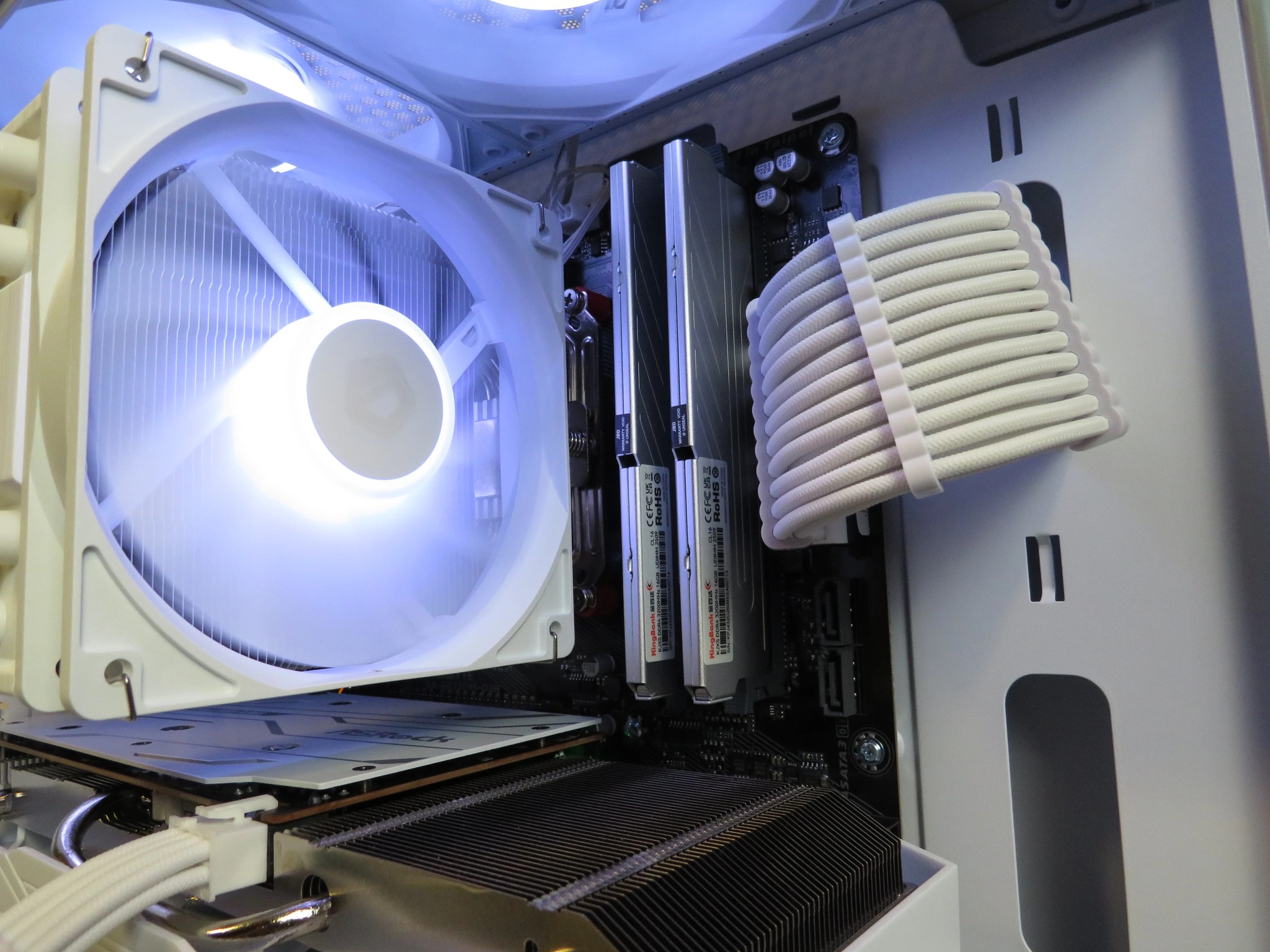 Beautiful Gamer: Ryzen 5 5600 + RX 6600 + 32 GB DDR4 + 1 TB NVME SSD