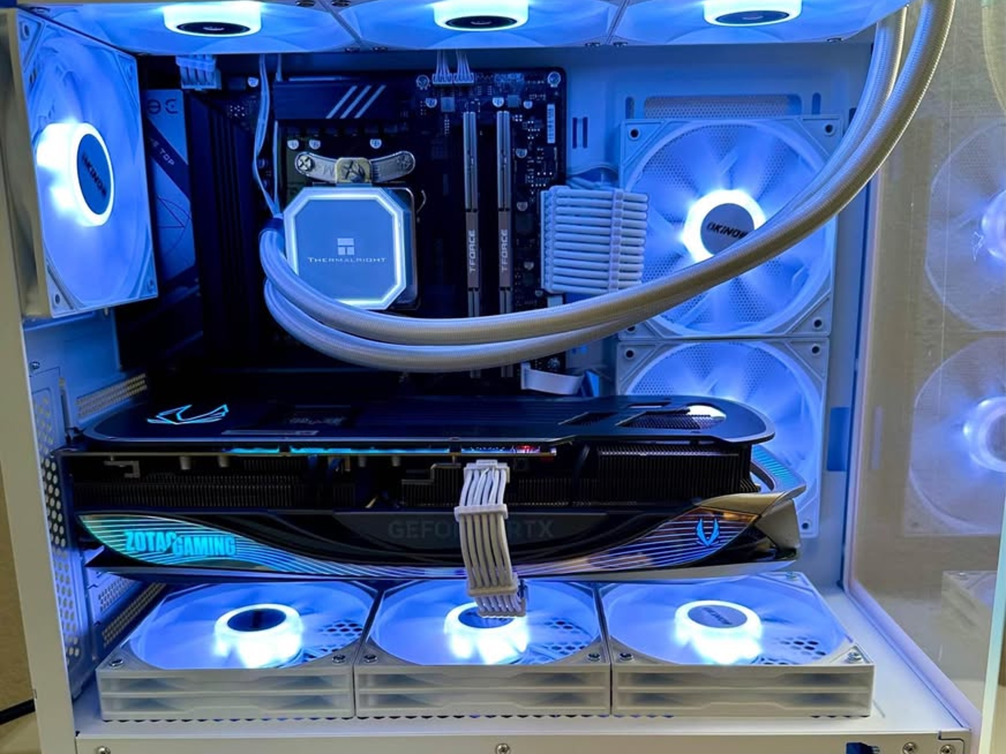 Gaming PC white/silver rtx 4070 ti