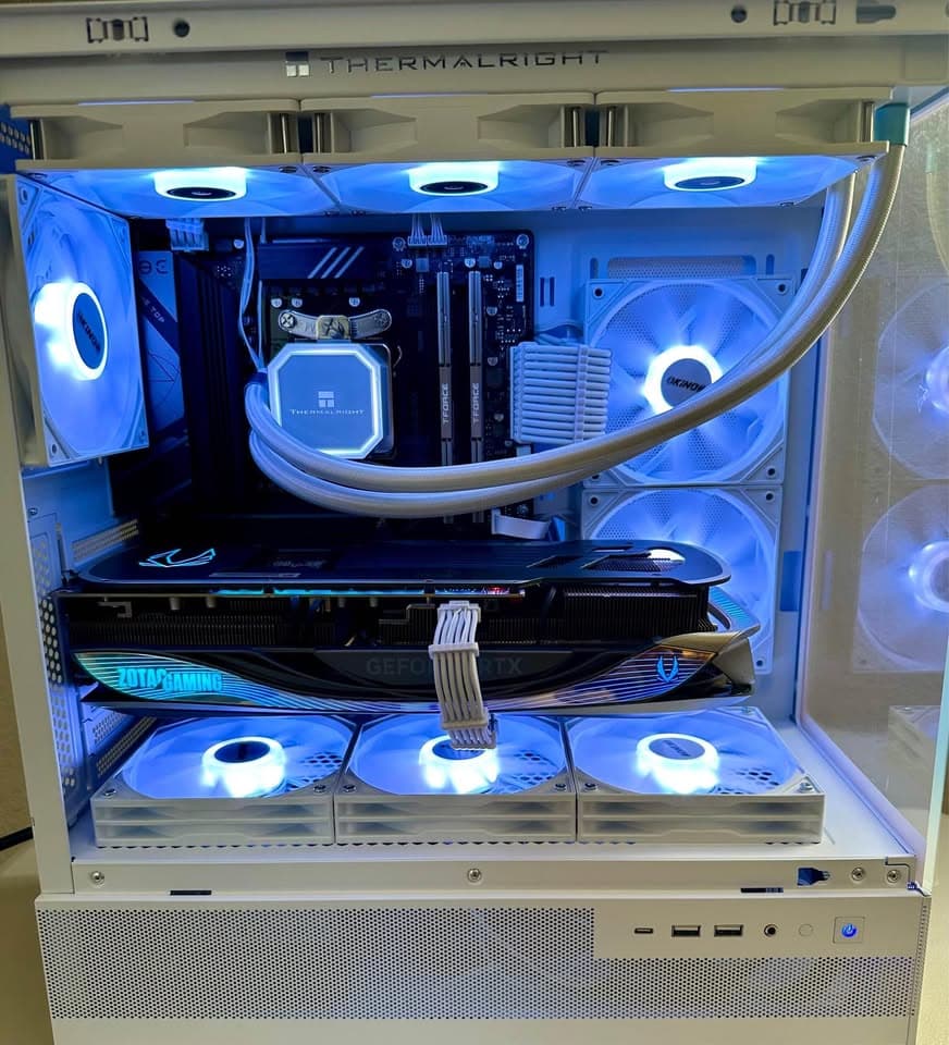 Gaming PC white/silver rtx 4070 ti
