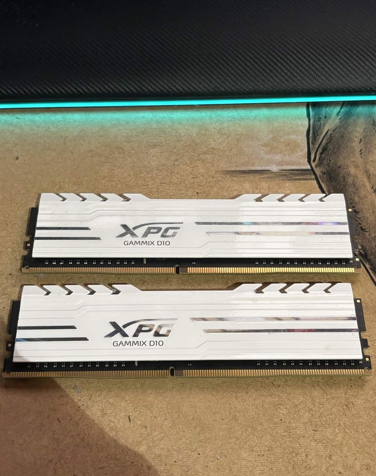 XPG Gammix D10 16 GB (2×8 GB) DDR4-3000 MHz