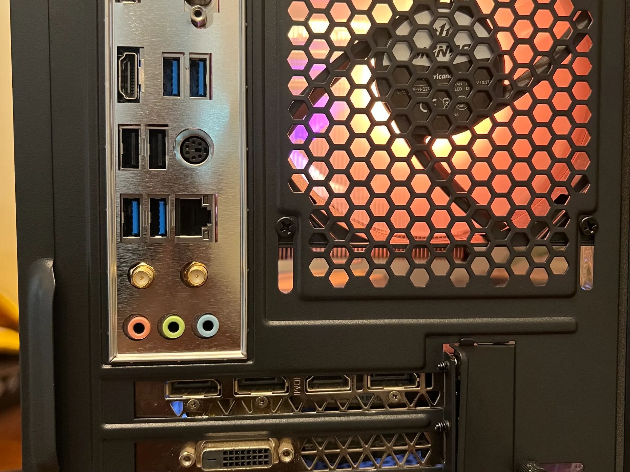 Ryzen R5 2600 Gaming PC GTX 1070 8gb 1tb NVME SSD 16GB RAM WIFi WINDOWS 11 Pro