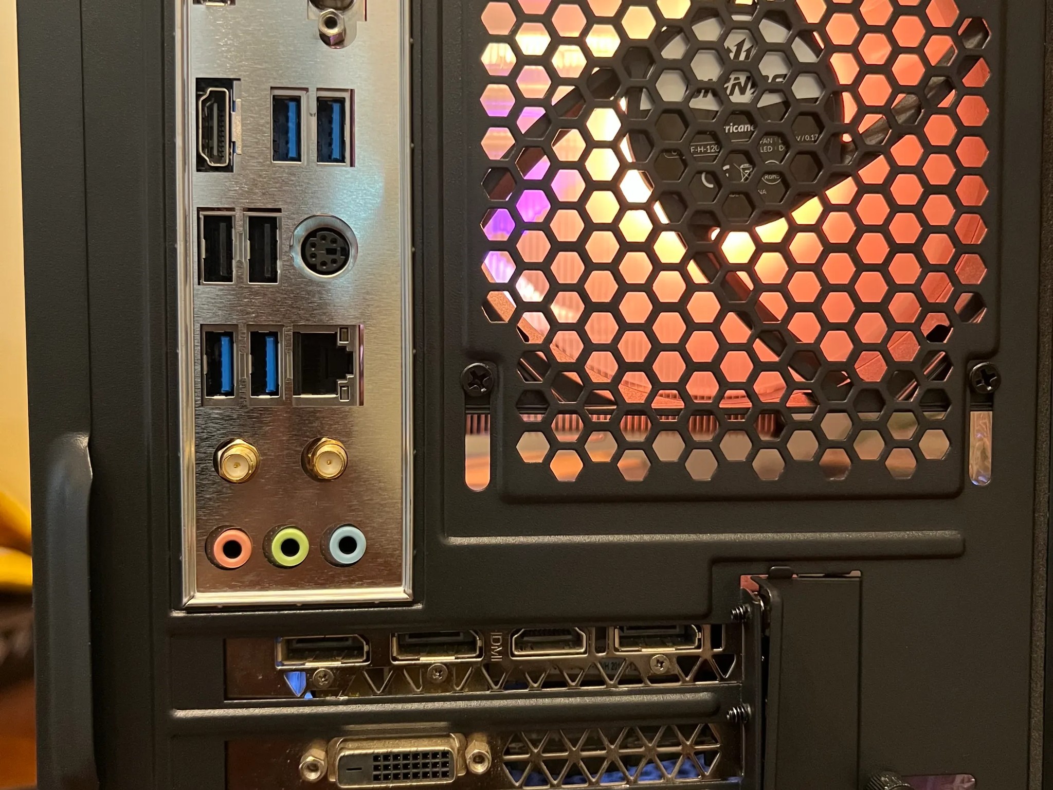 Ryzen R5 2600 Gaming PC GTX 1070 8gb 1tb NVME SSD 16GB RAM WIFi WINDOWS 11 Pro