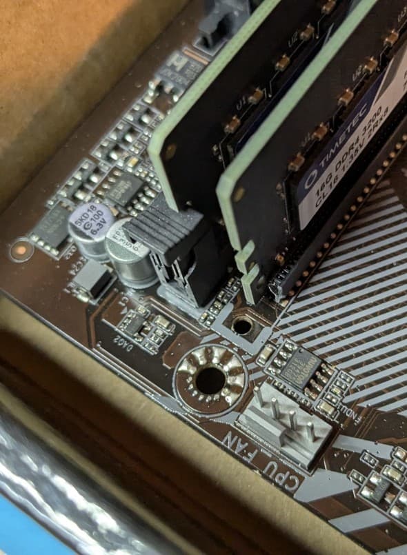 Ryzen 5 5600 + A520M S2H + 32GB RAM