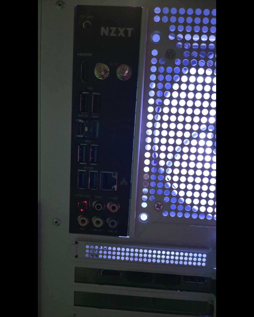 Whiteout Gaming PC - i5 14600K - RTX 5070 - 32GB DDR5 6000 - LCD Cooler - BeZ Tech Custom