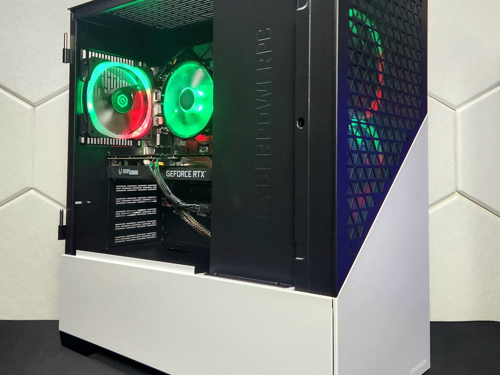 "Cyberpowerpc C series" Ryzen 5 7600 | RTX 3060 8GB | 16GB DDR5 | 500GB SSD | Keyboard and Mouse