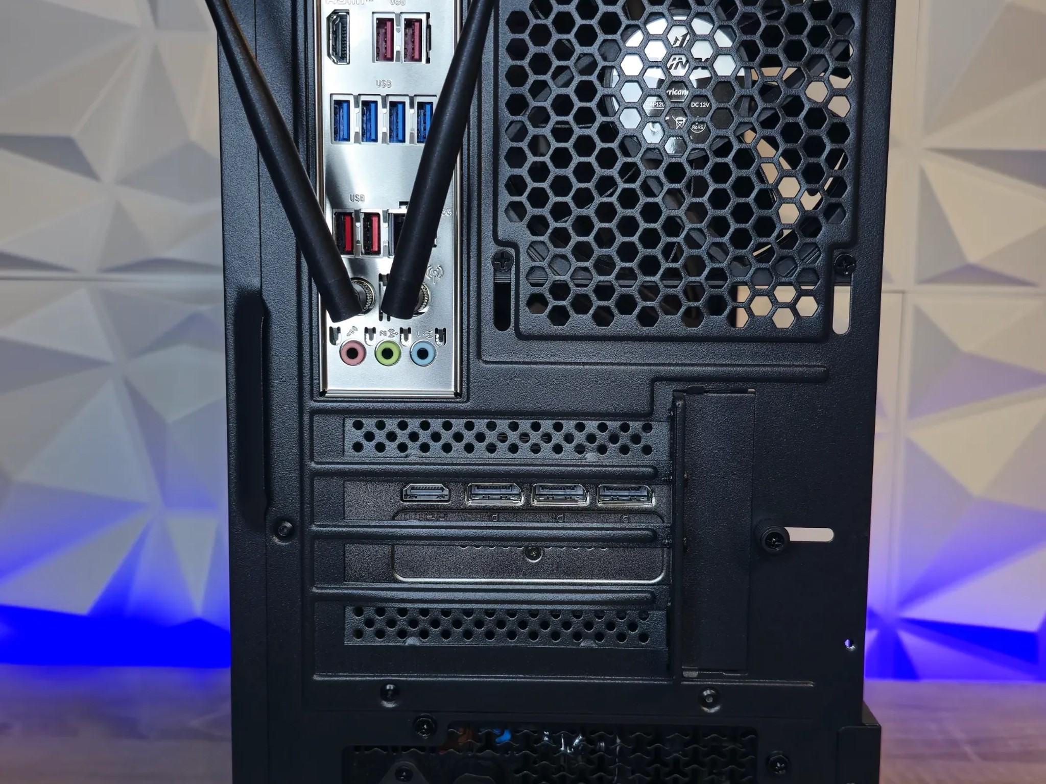 New GeForce RTX 5070 with AMD Ryzen 7600x 32GB DDR5 RAM WiFi