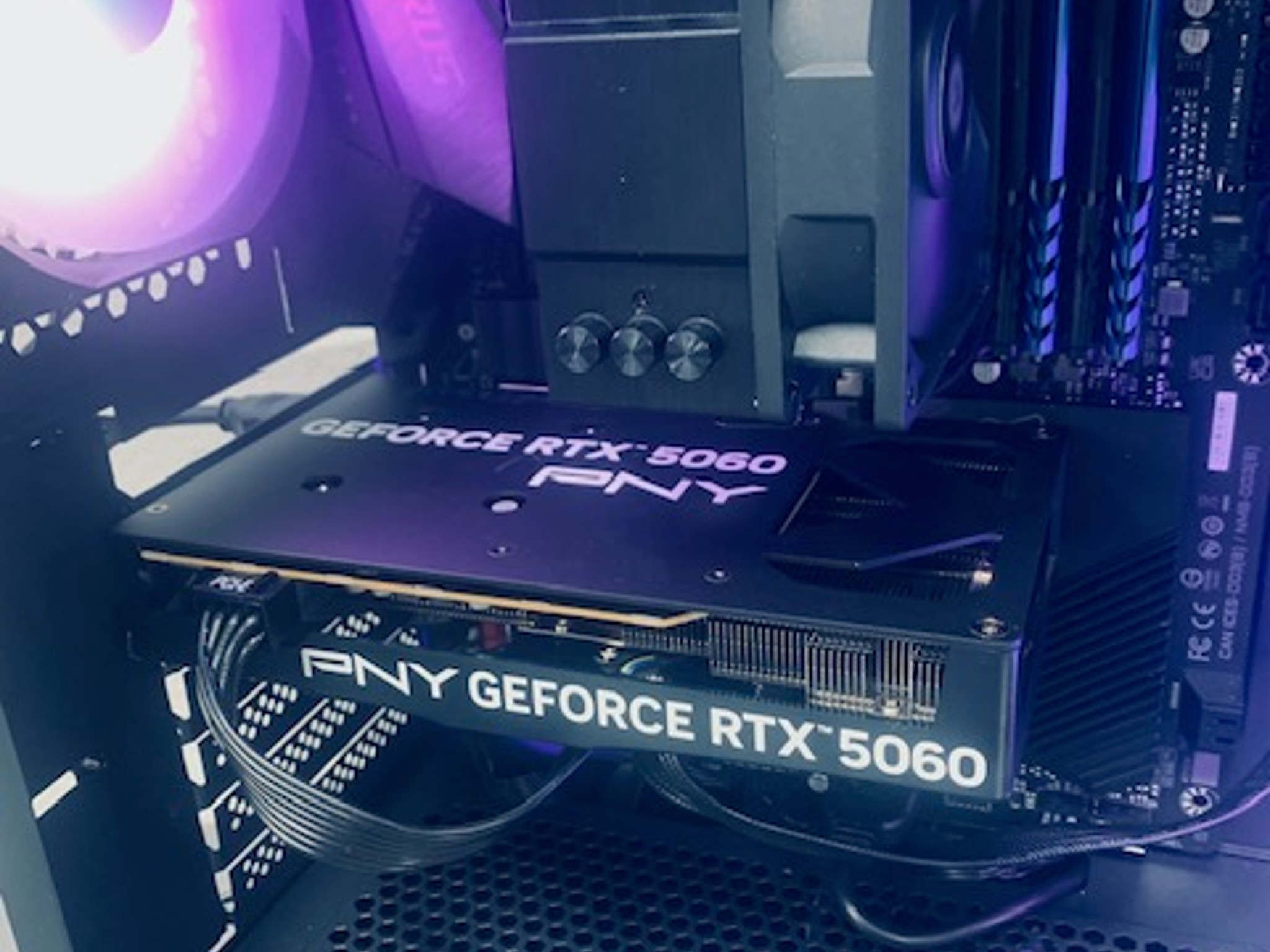 Black Aura  - Ryzen 7 5700X3d - RTX 5060
