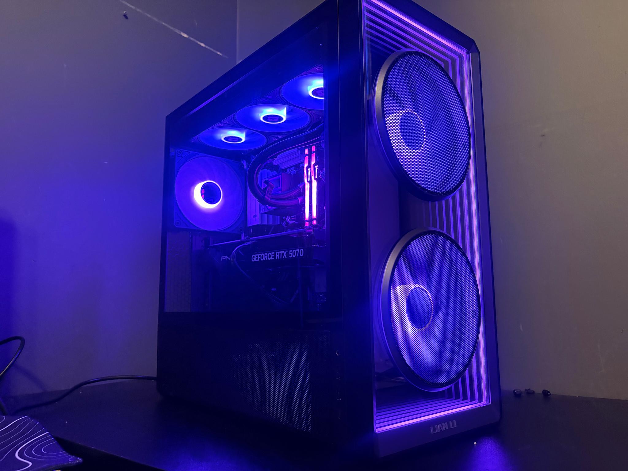5070 Ti/Ryzen 7 9800x3D/32GB/2TB NVMe/lian li Gaming Pc