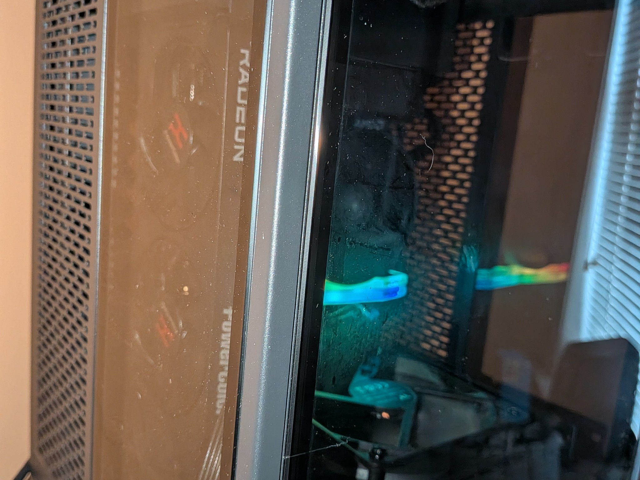 9600X | RX 9060 XT 16GB | 16GB | 1TB | 650W | ITX