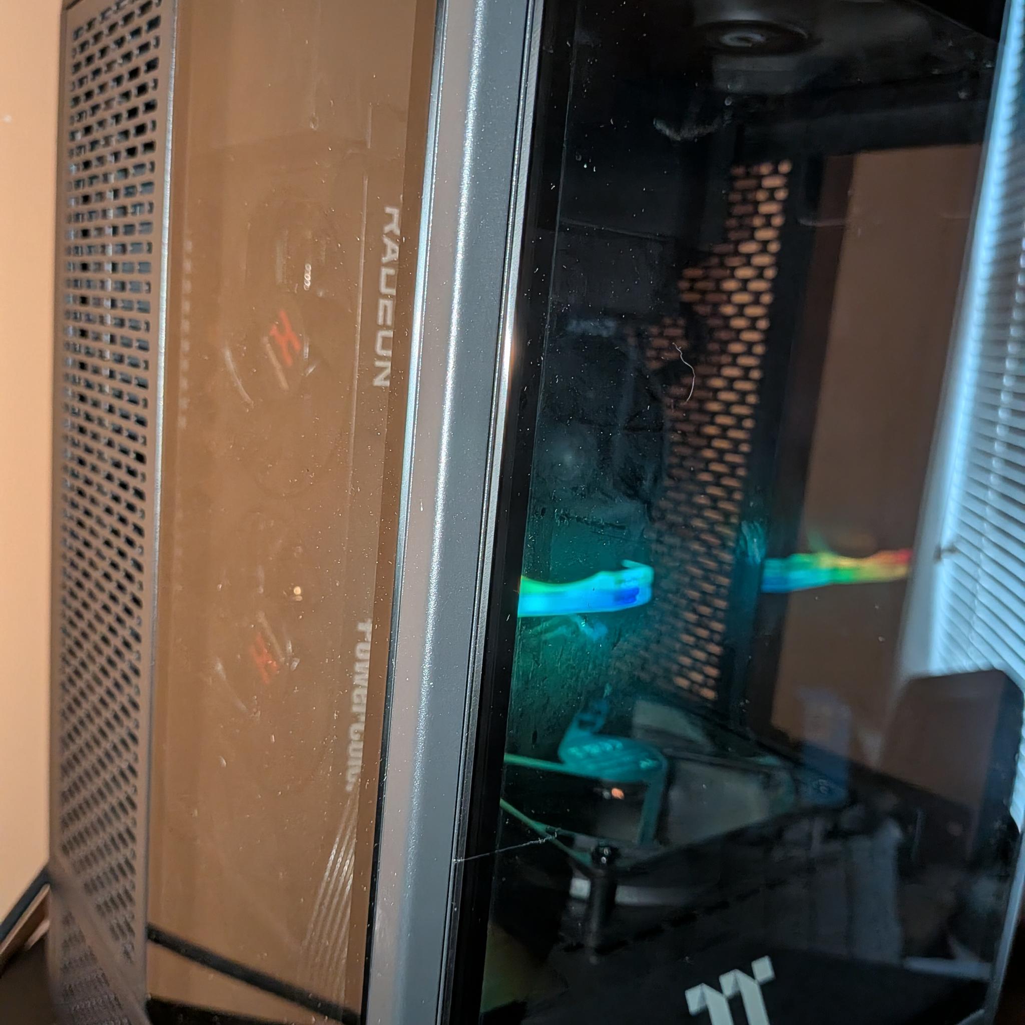 9600X | RX 9060 XT 16GB | 16GB | 1TB | 650W | ITX