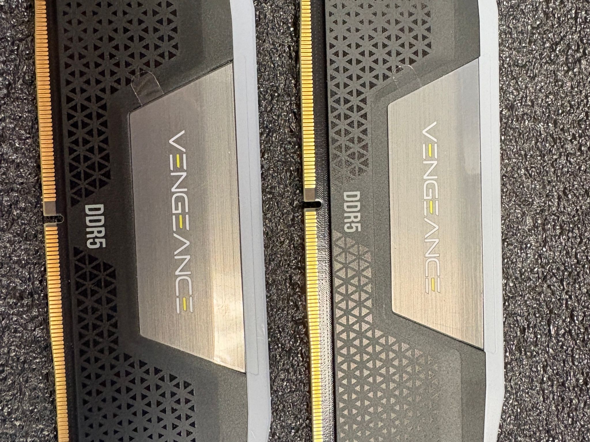 CORSAIR VENGEANCE RGB 32GB (2x16GB) DDR5 600MHZ-CMH32GX5M2B6000C38- Desktop Memory