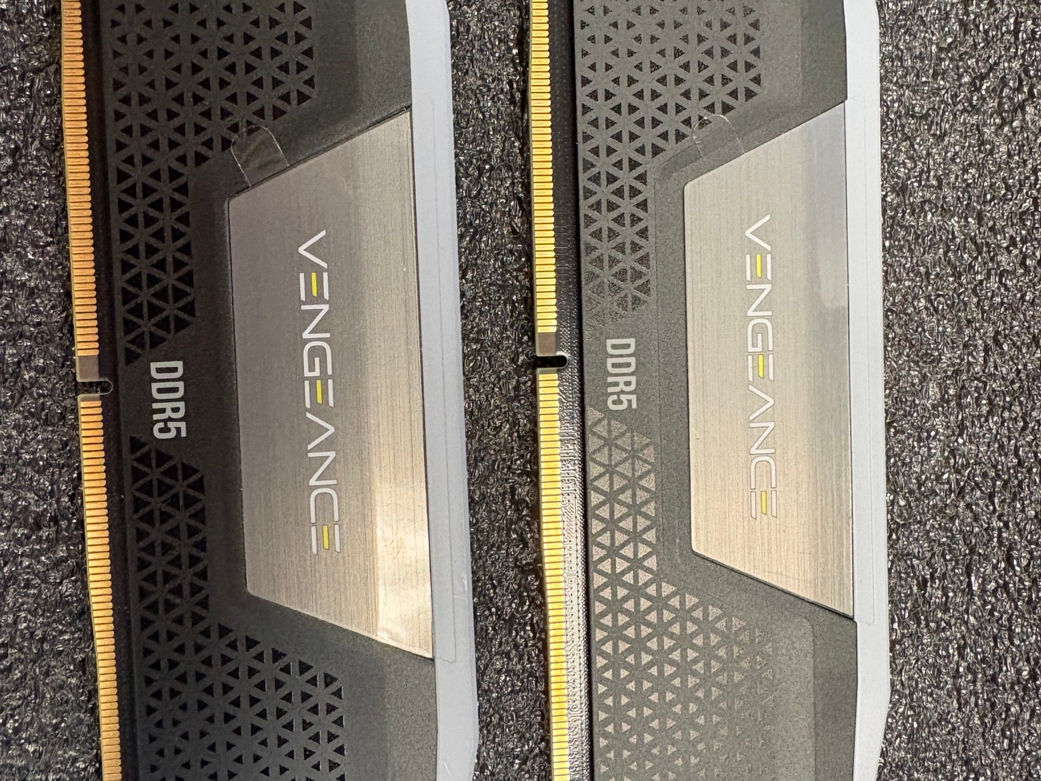 CORSAIR VENGEANCE RGB 32GB (2x16GB) DDR5 600MHZ-CMH32GX5M2B6000C38- Desktop Memory