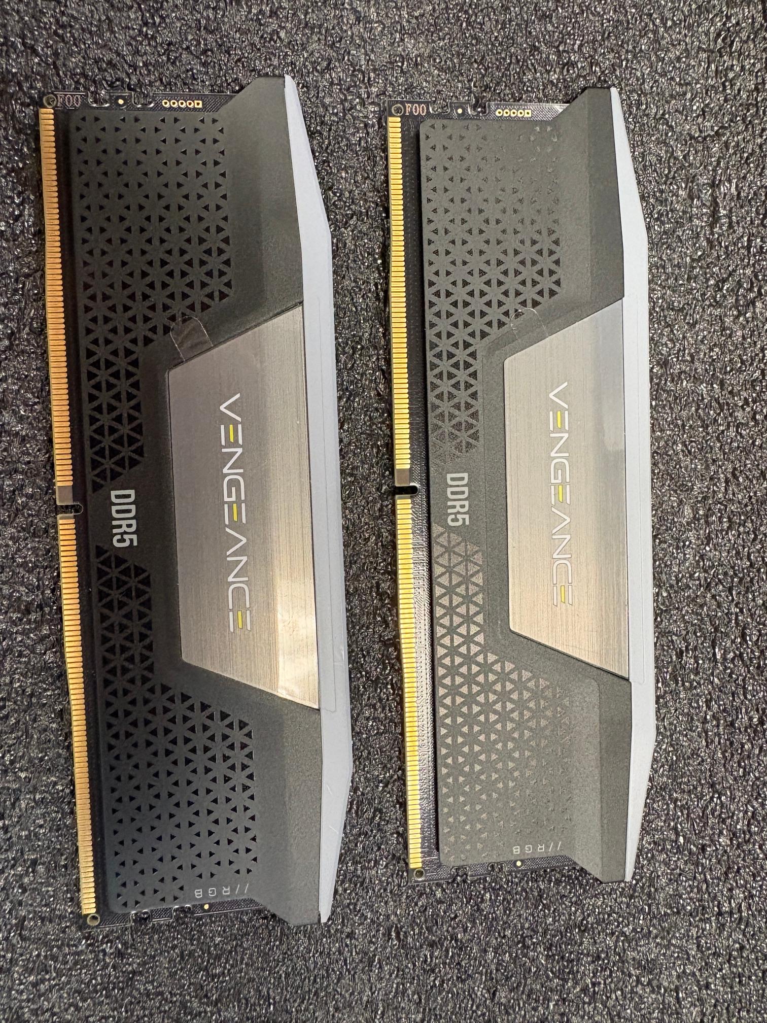 CORSAIR VENGEANCE RGB 32GB (2x16GB) DDR5 600MHZ-CMH32GX5M2B6000C38- Desktop Memory