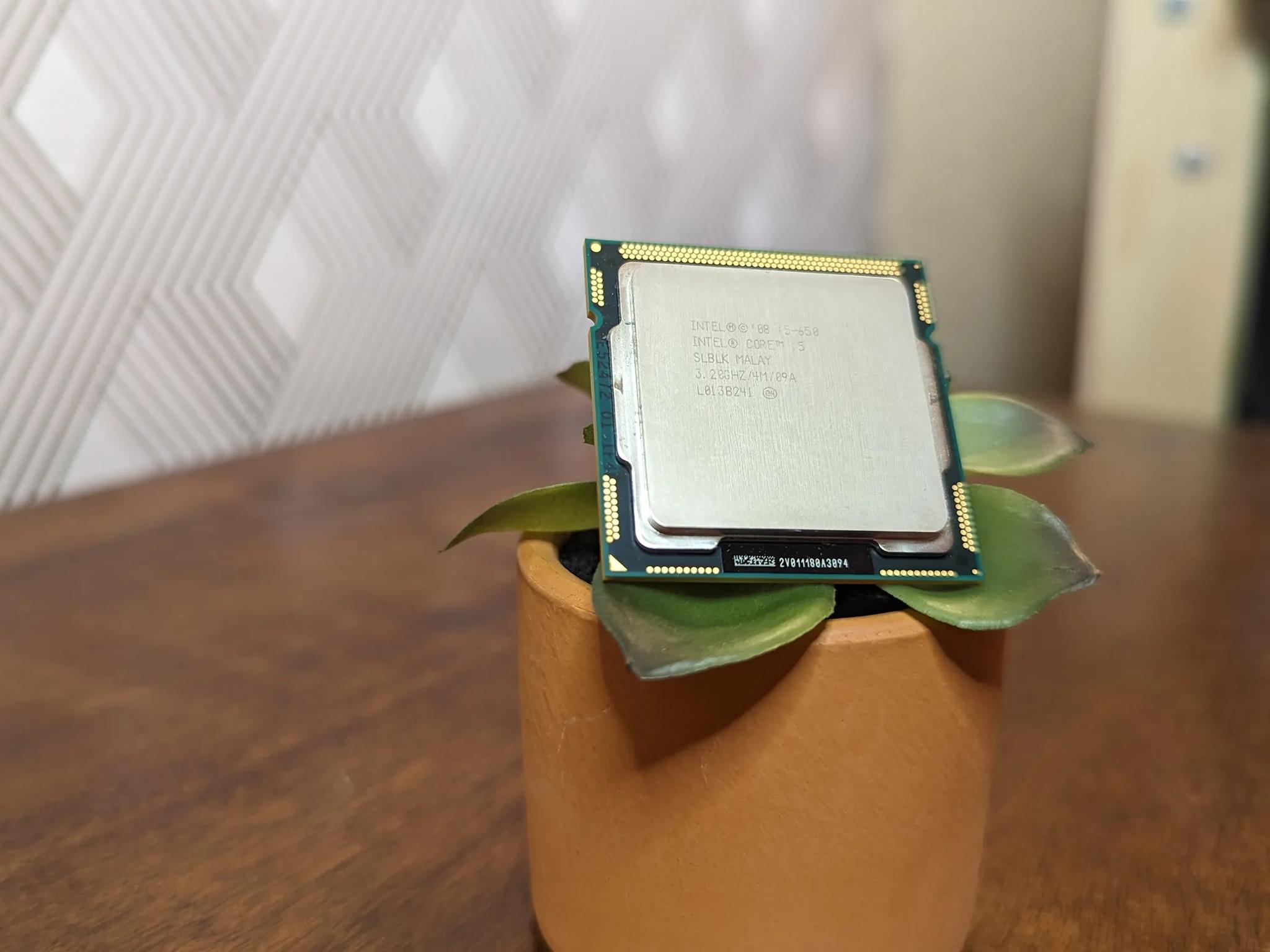 Intel Core i5-650 3.2 GHz 2.5GT/s LGA1156 Desktop CPU Processor
