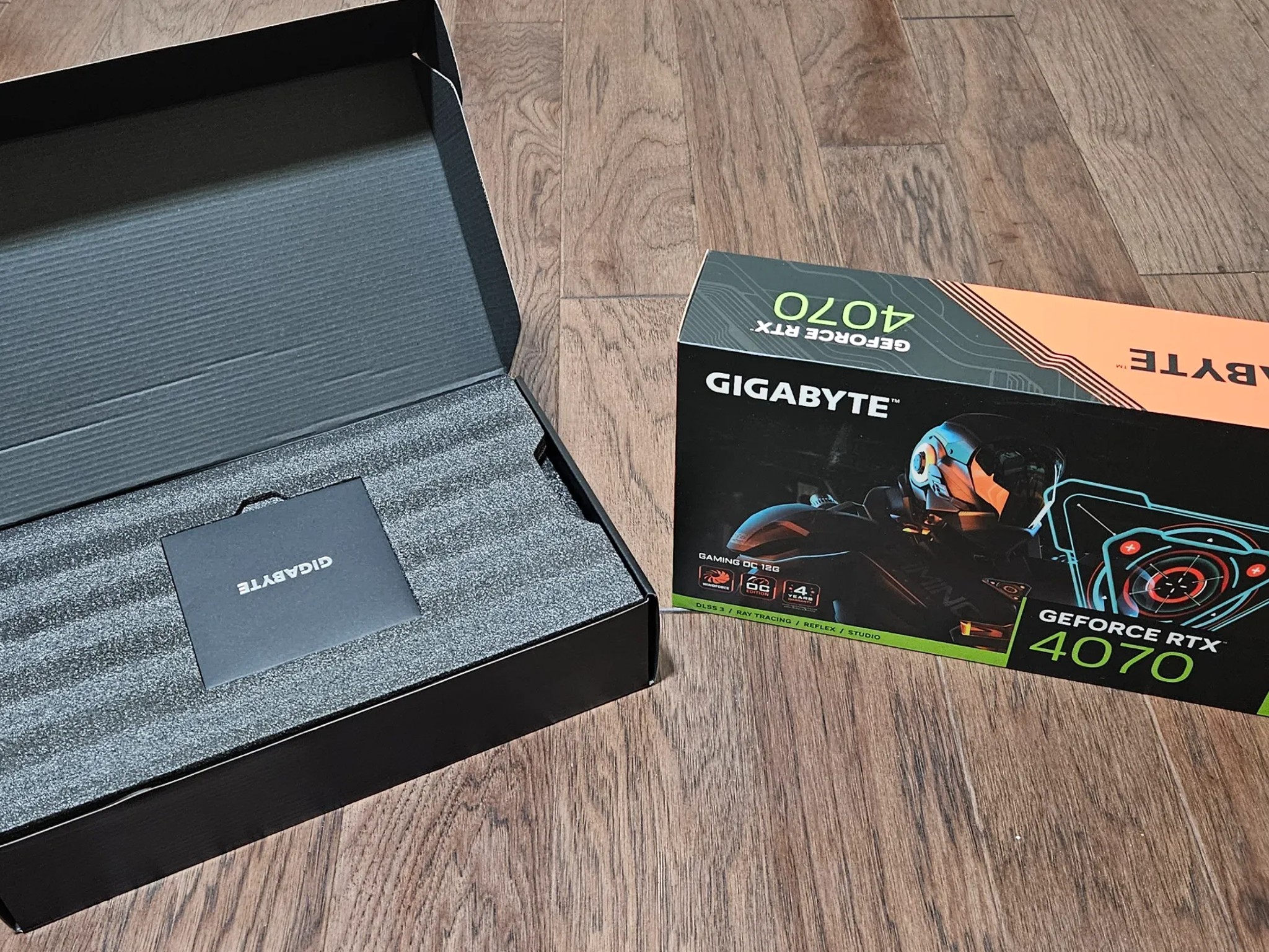 Gigabyte GAMING OC GeForce RTX 4070 12 GB (3 fans + dual bios)