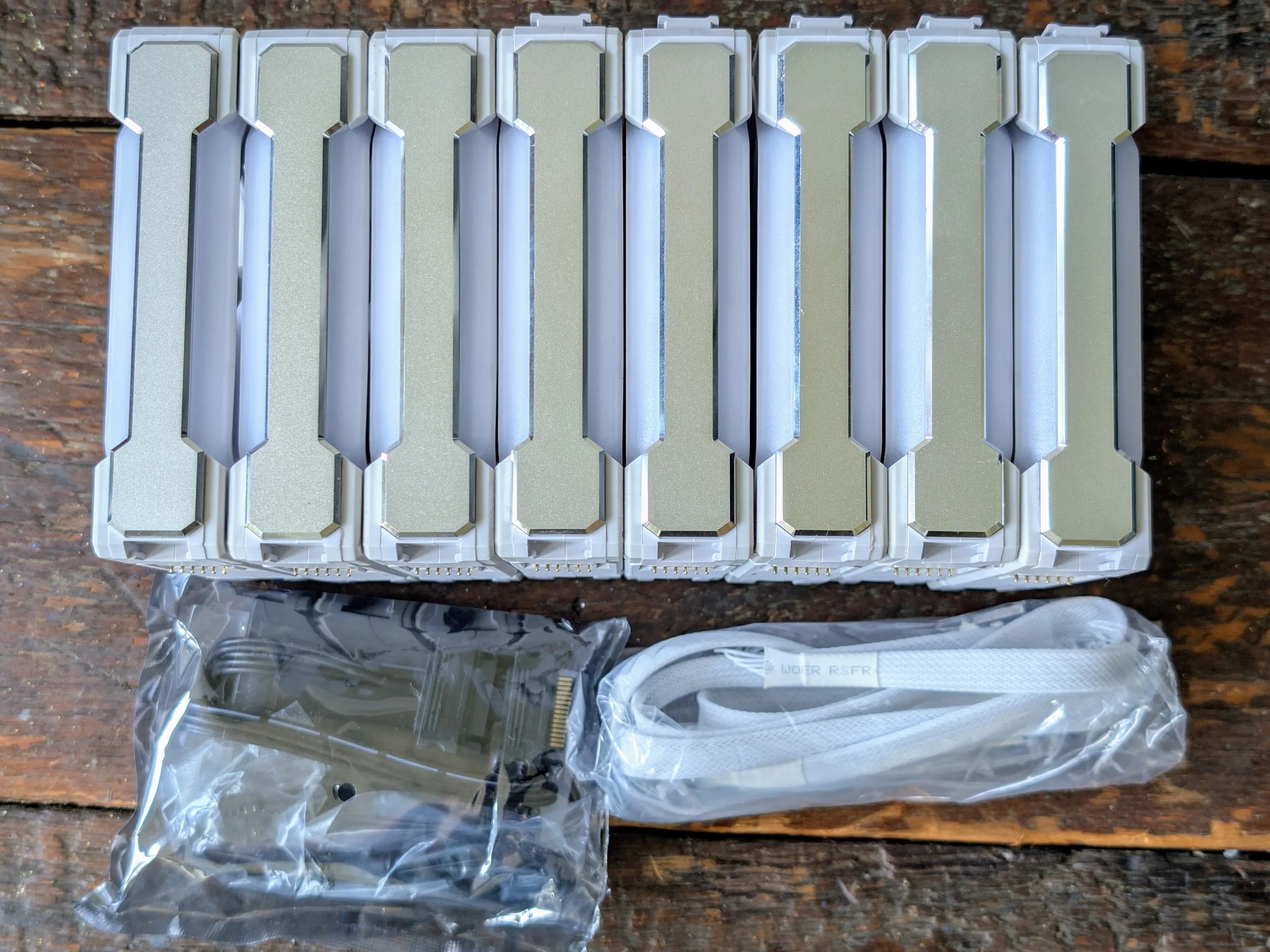 8 Pack Lian Li UNI ARGB White Case Fans