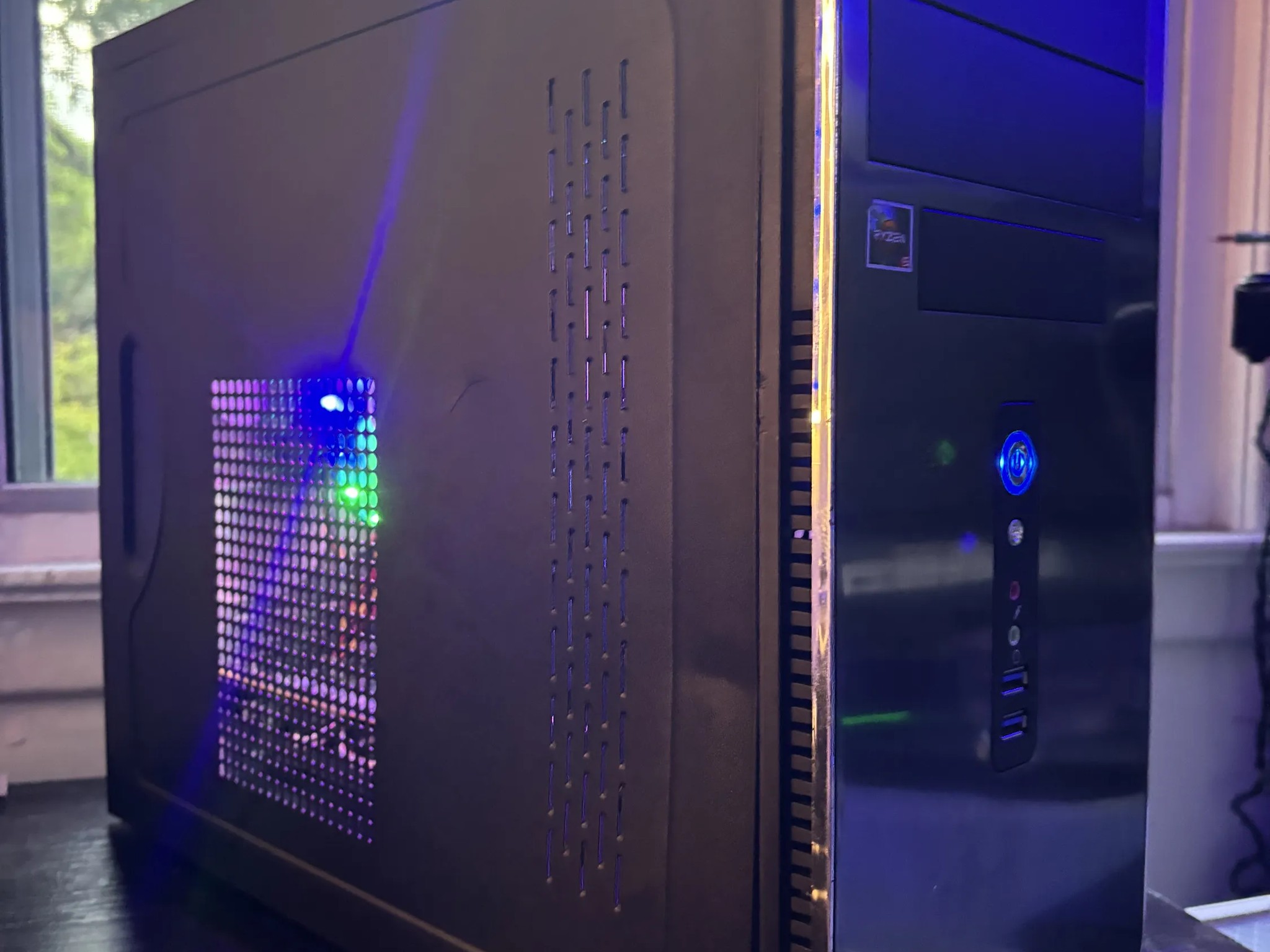 GAMING PC QUAD CORE 7GB RADEON R7 370 RGB Lighting RGB Fans Comnputer