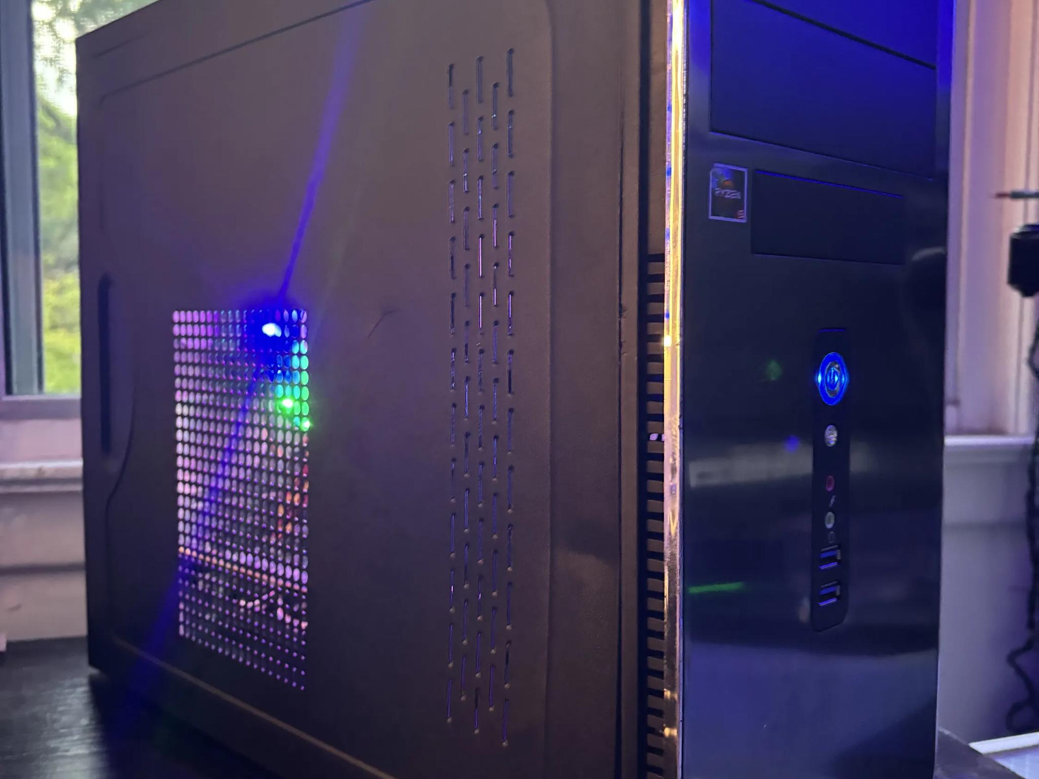 GAMING PC QUAD CORE 7GB RADEON R7 370 RGB Lighting RGB Fans Comnputer