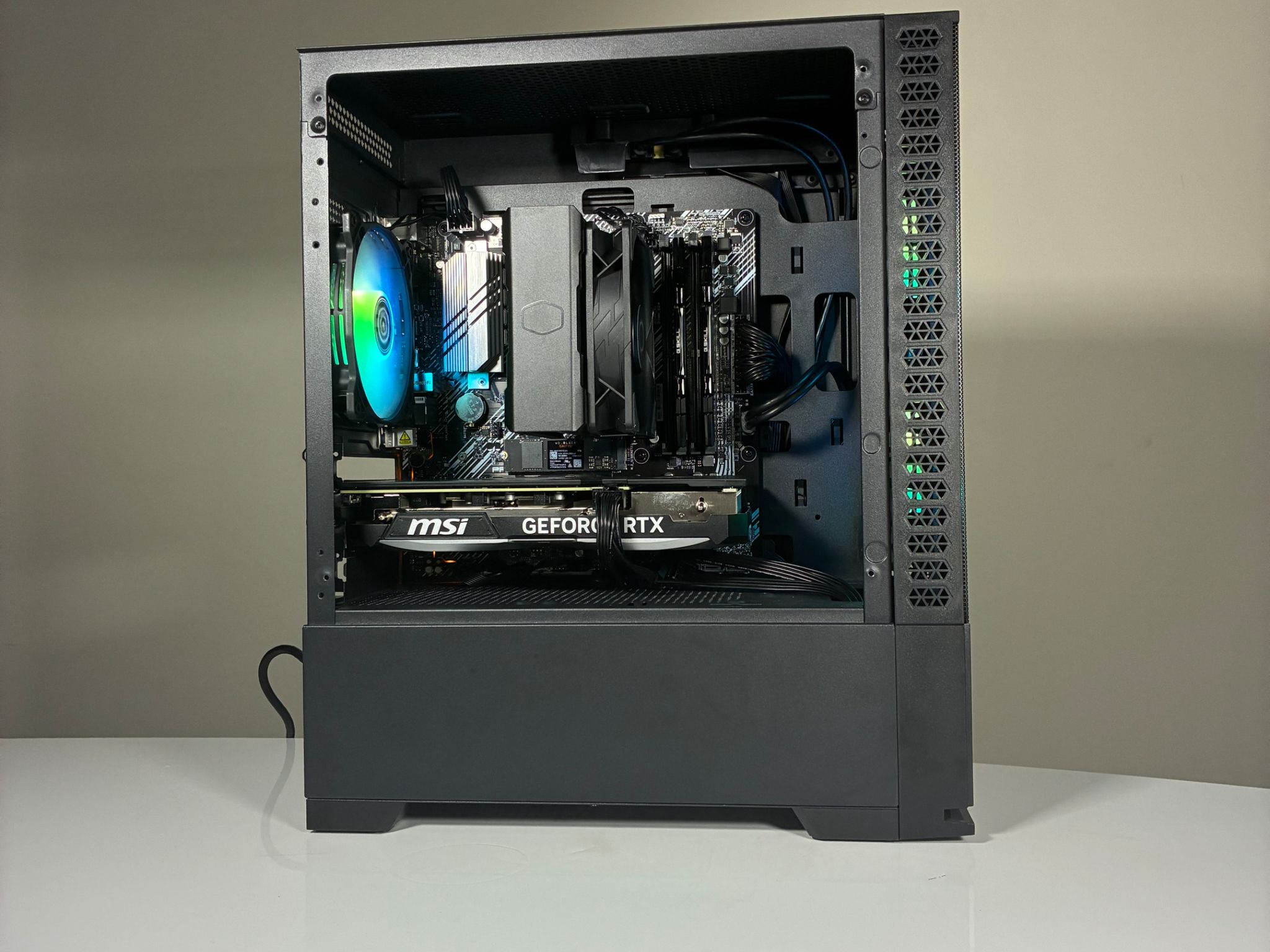 RTX 4070 | Ryzen 5 5600X | 32 GB RAM | 1 TB SSD | 1440p Ultra Gaming PC