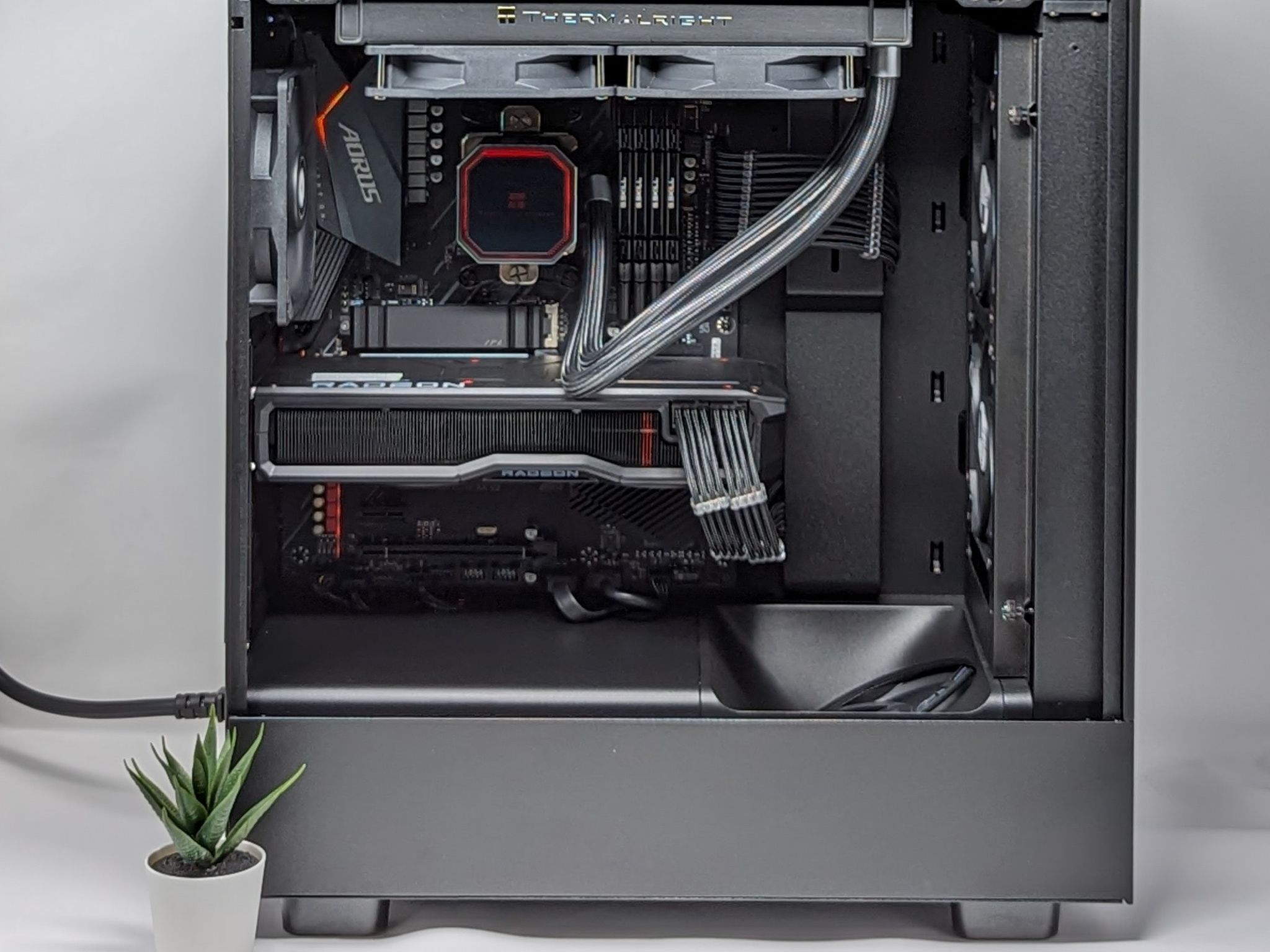 Silent Fortress | AMD RX 7800XT 16gb | Ryzen 7 5700X | 32gb RAM | MSI M461 1TB NVMe SSD